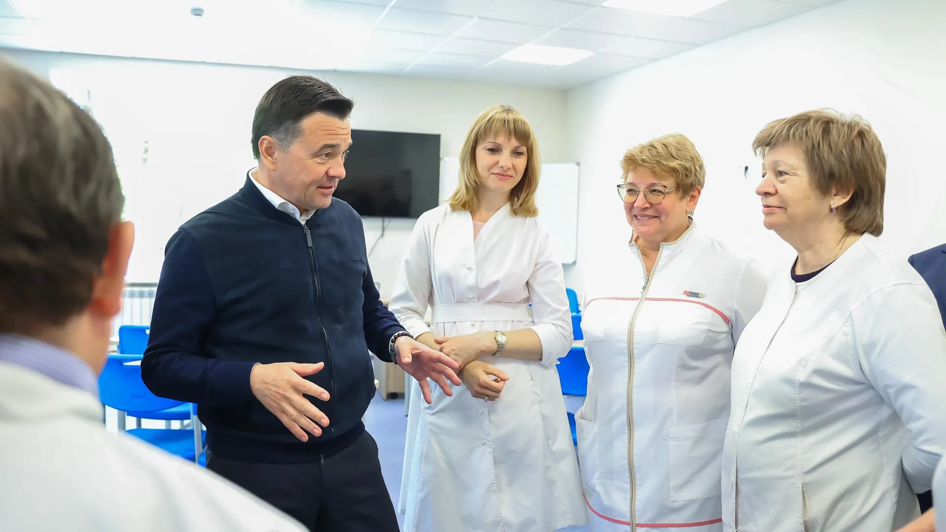 Губернатор Воробьев: в Подмосковье мы стараемся заботиться о наших медиках