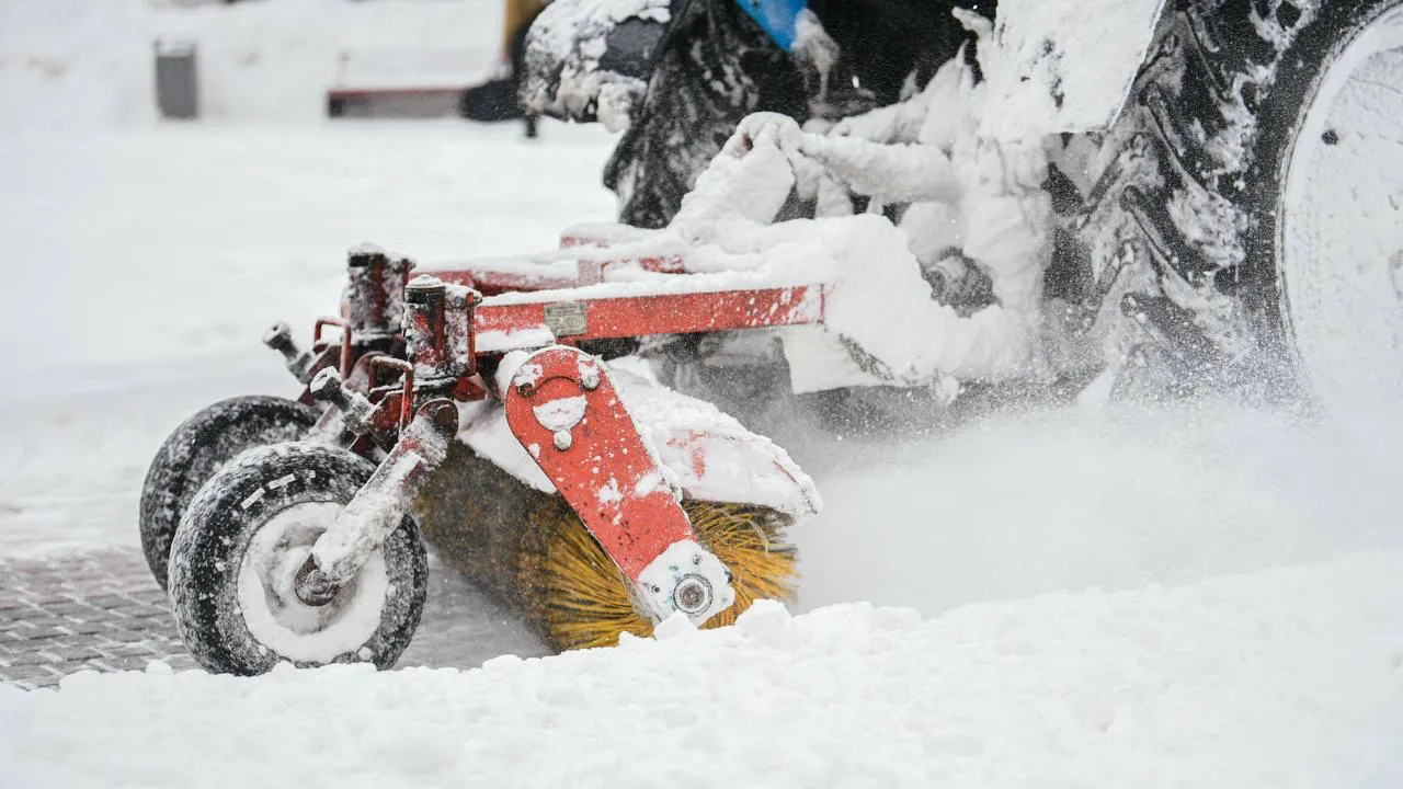 Коммунальные службы Подмосковья в усиленном режиме ликвидируют последствия снегопада