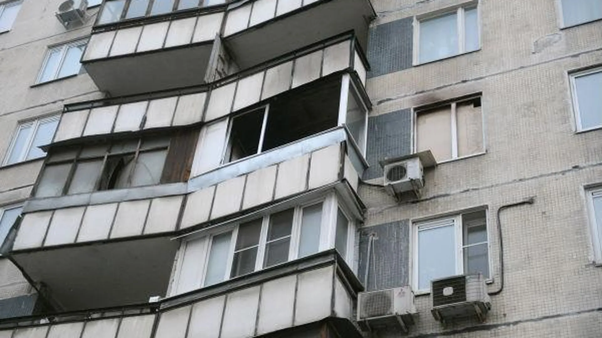 Девушка сорвалась с балкона в Москве и погибла
