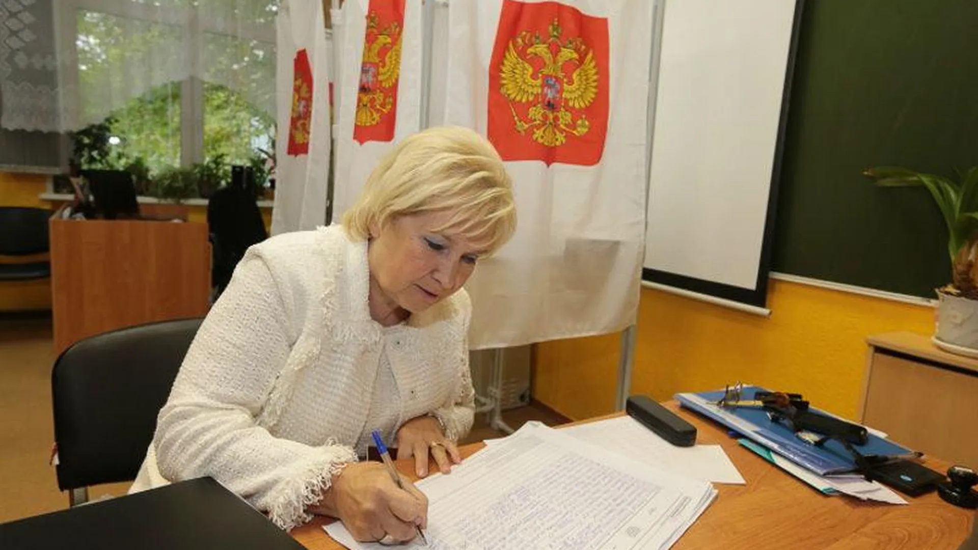Лидия Антонова голосовала в родной Малаховке