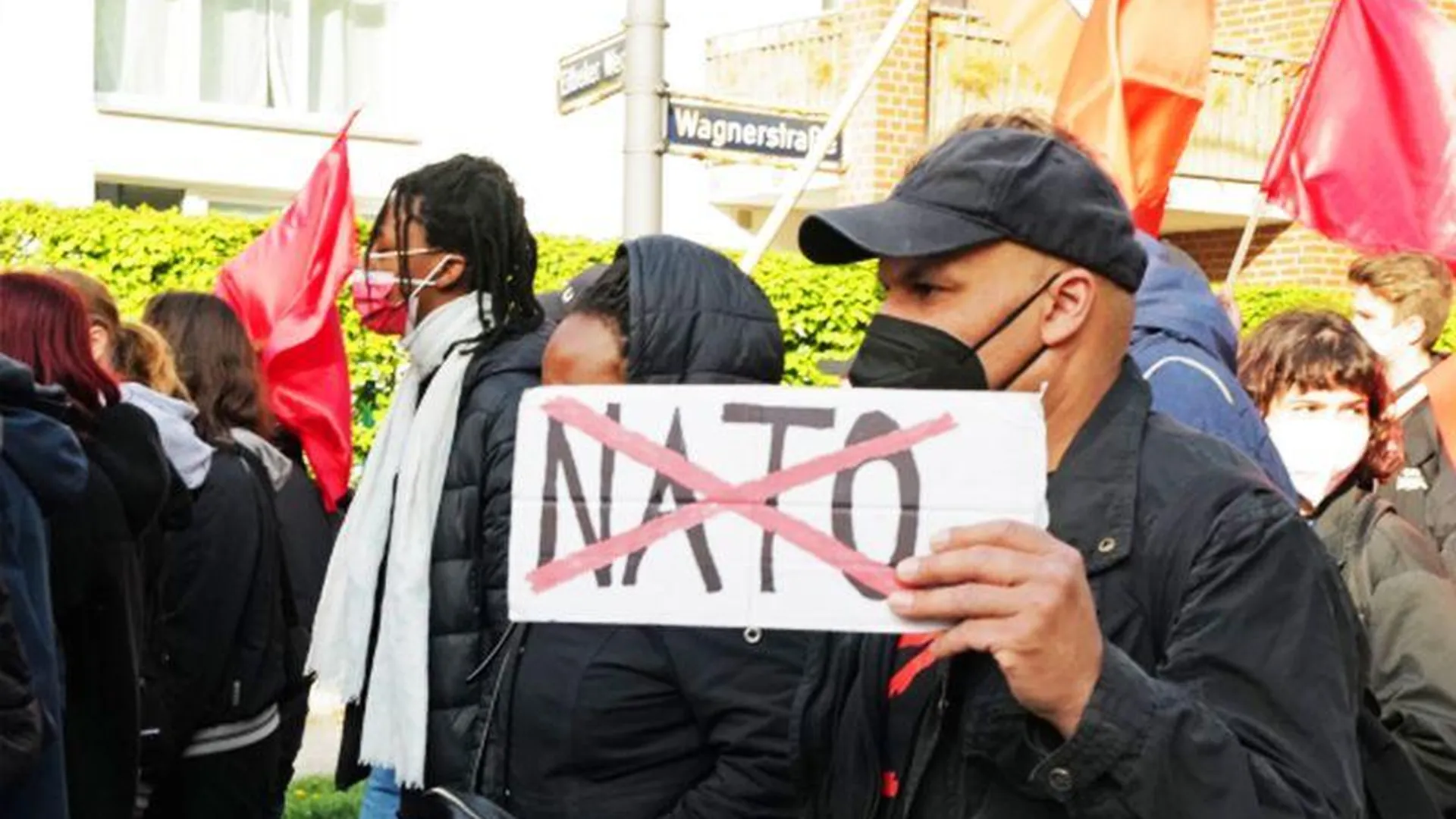 НАТО скоро развалится: экстрасенс назвала страны, которые поддержат Россию