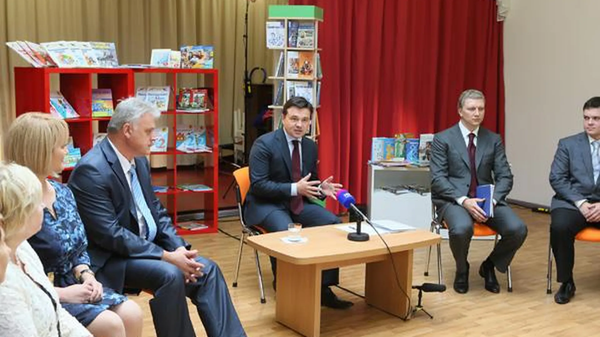 Губернатор встретился с педагогами Московской области
