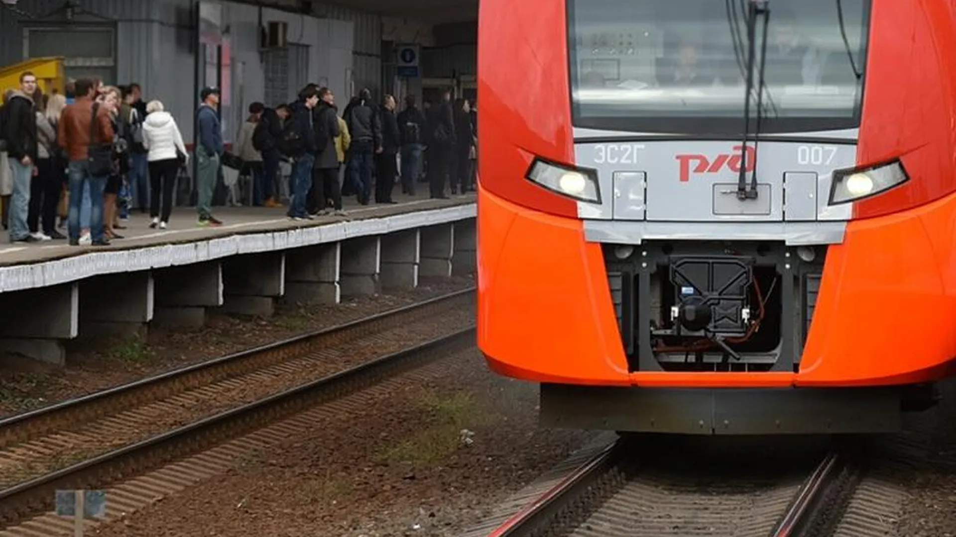 В Чехове электричка протащила зажатую в дверях женщину по платформе 