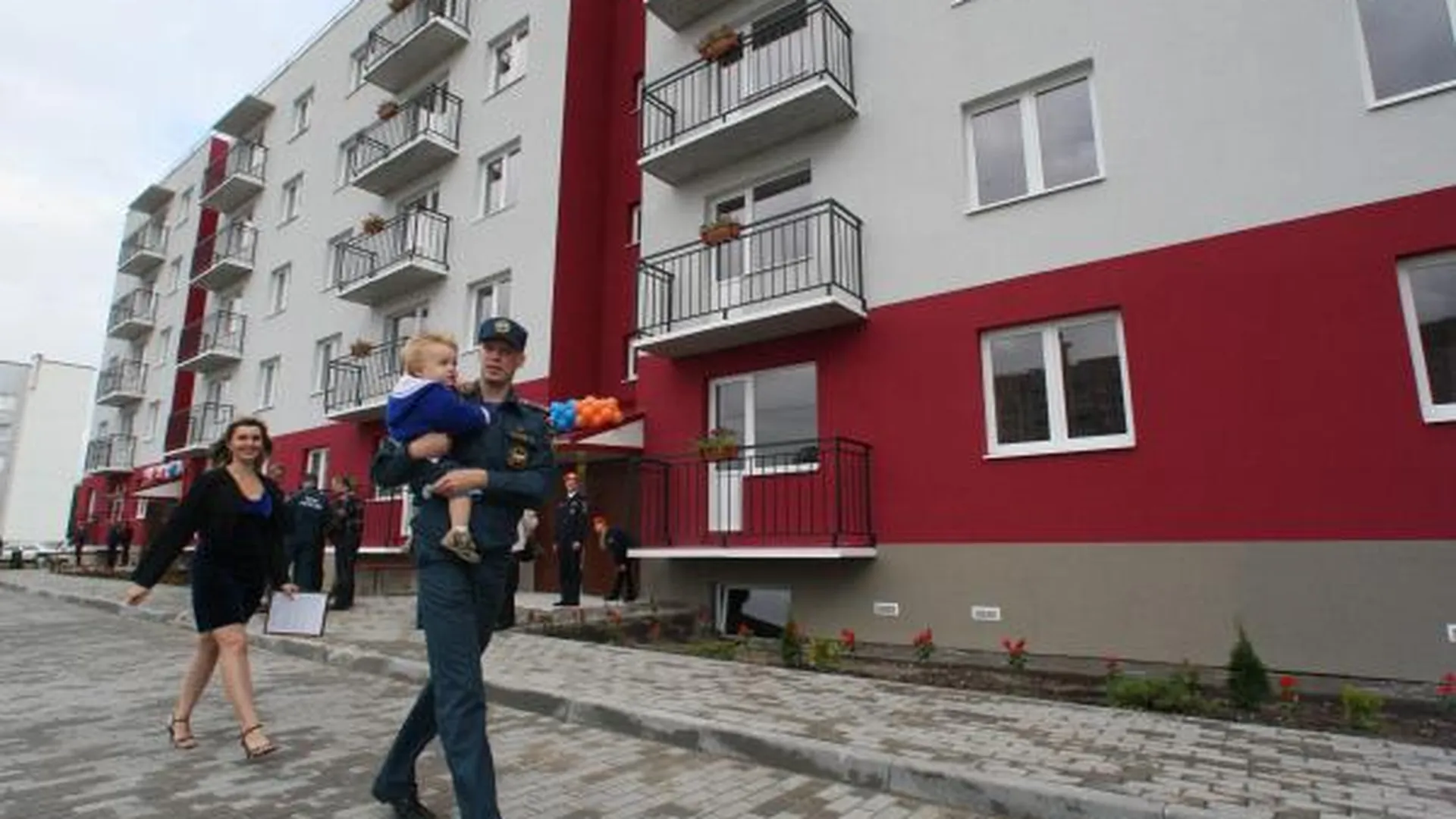 Двум десяткам многодетных семей Подмосковья дадут квартиры