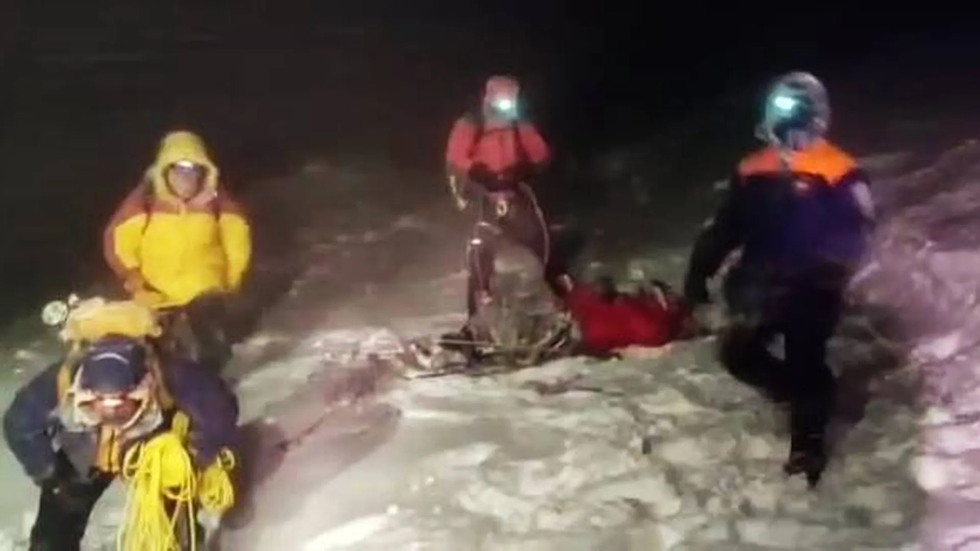 Минздрав КБР сообщил о состоянии пострадавших на Эльбрусе альпинистов