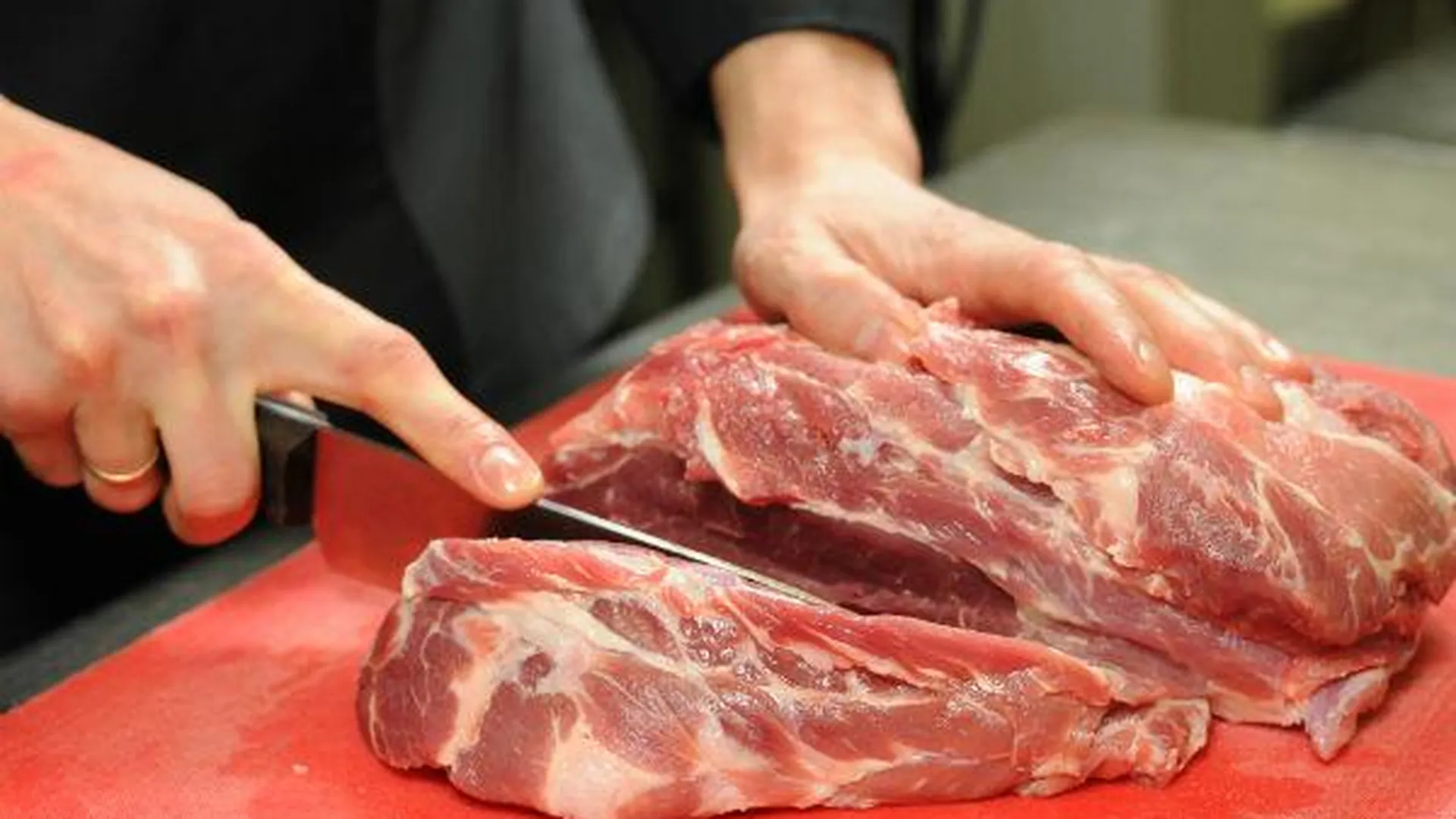 Почти тонну мяса из Германии задержали на складе в Подмосковье
