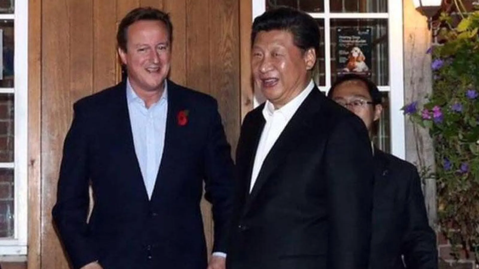 В Великобритании китайцам продали паб, в котором сидели Кэмерон и Си Цзиньпин