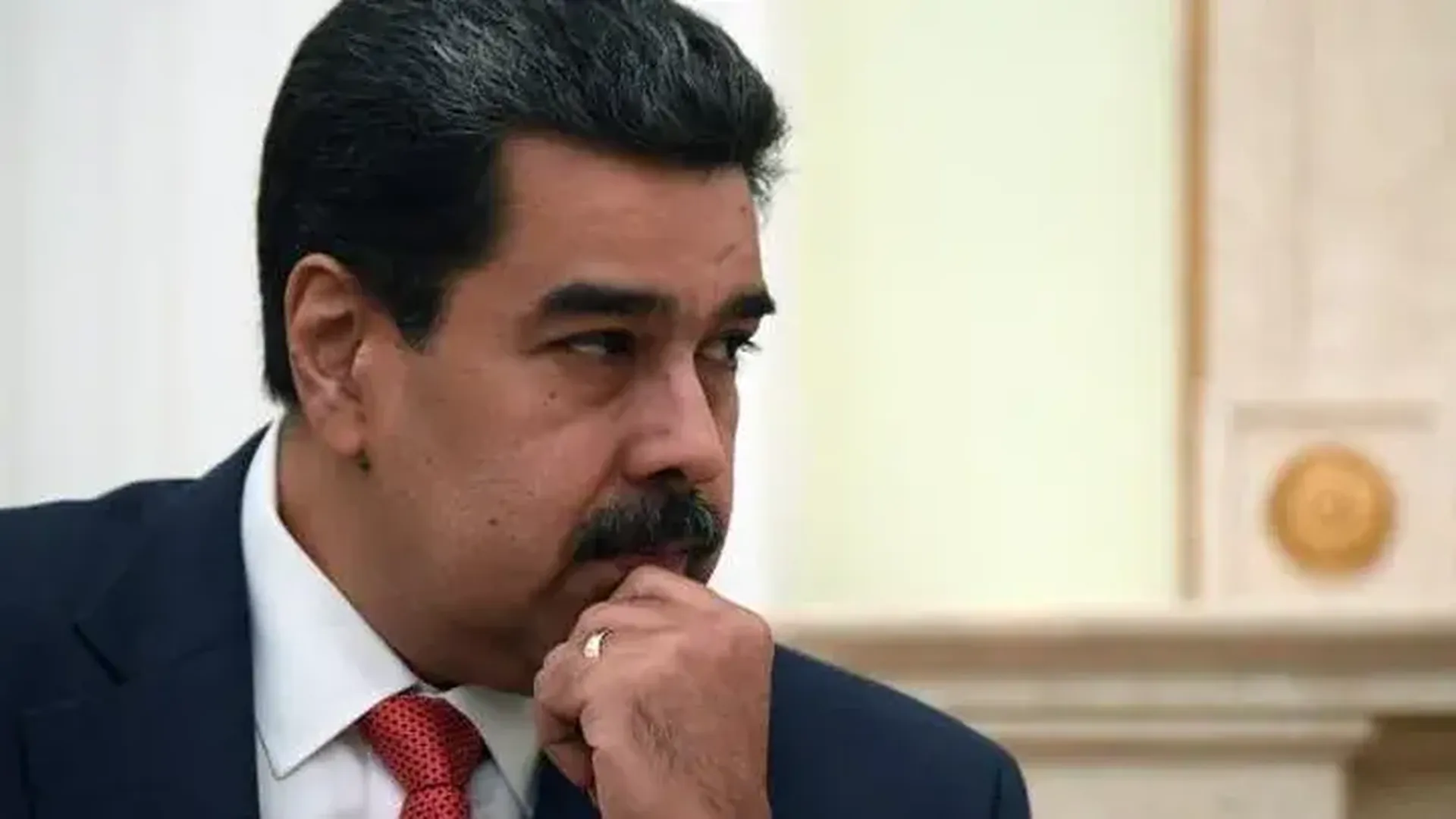 Мадуро анонсировал визит в Петербург