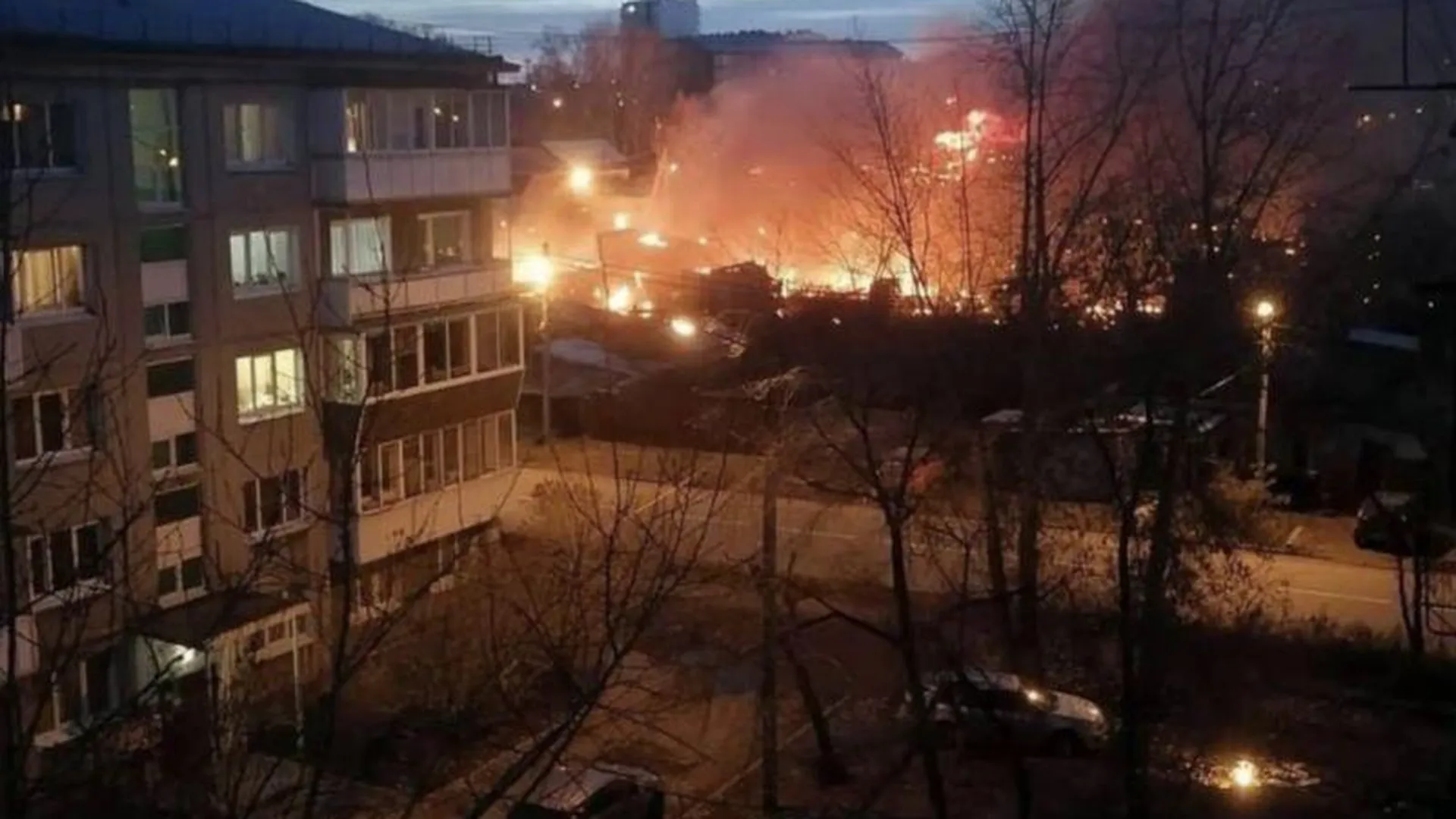 Истребитель Су-30 рухнул на двухэтажный дом в Иркутской области