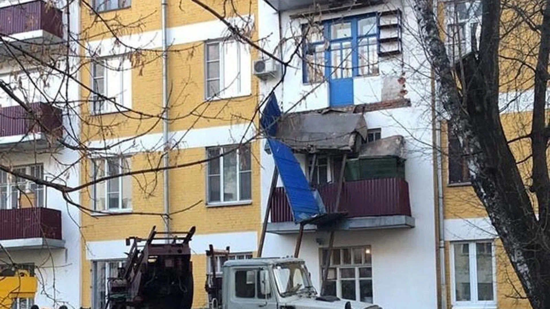 Балкон жилого дома обрушили в Люберцах