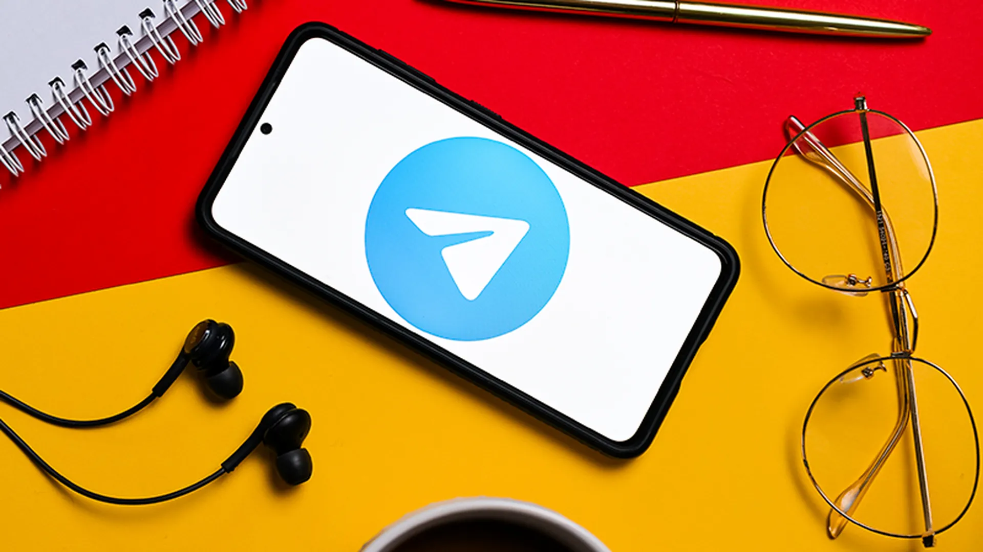 Никаких Telegram и WhatsApp на работе: эксперт объяснил запрет Роскомнадзора