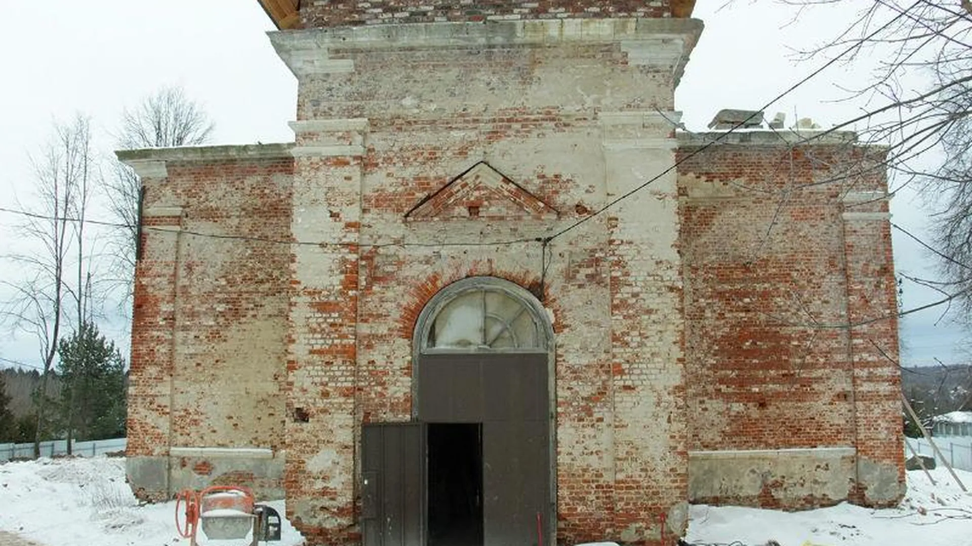 Село Троицкое, исчезнувшая усадьба и старая церковь