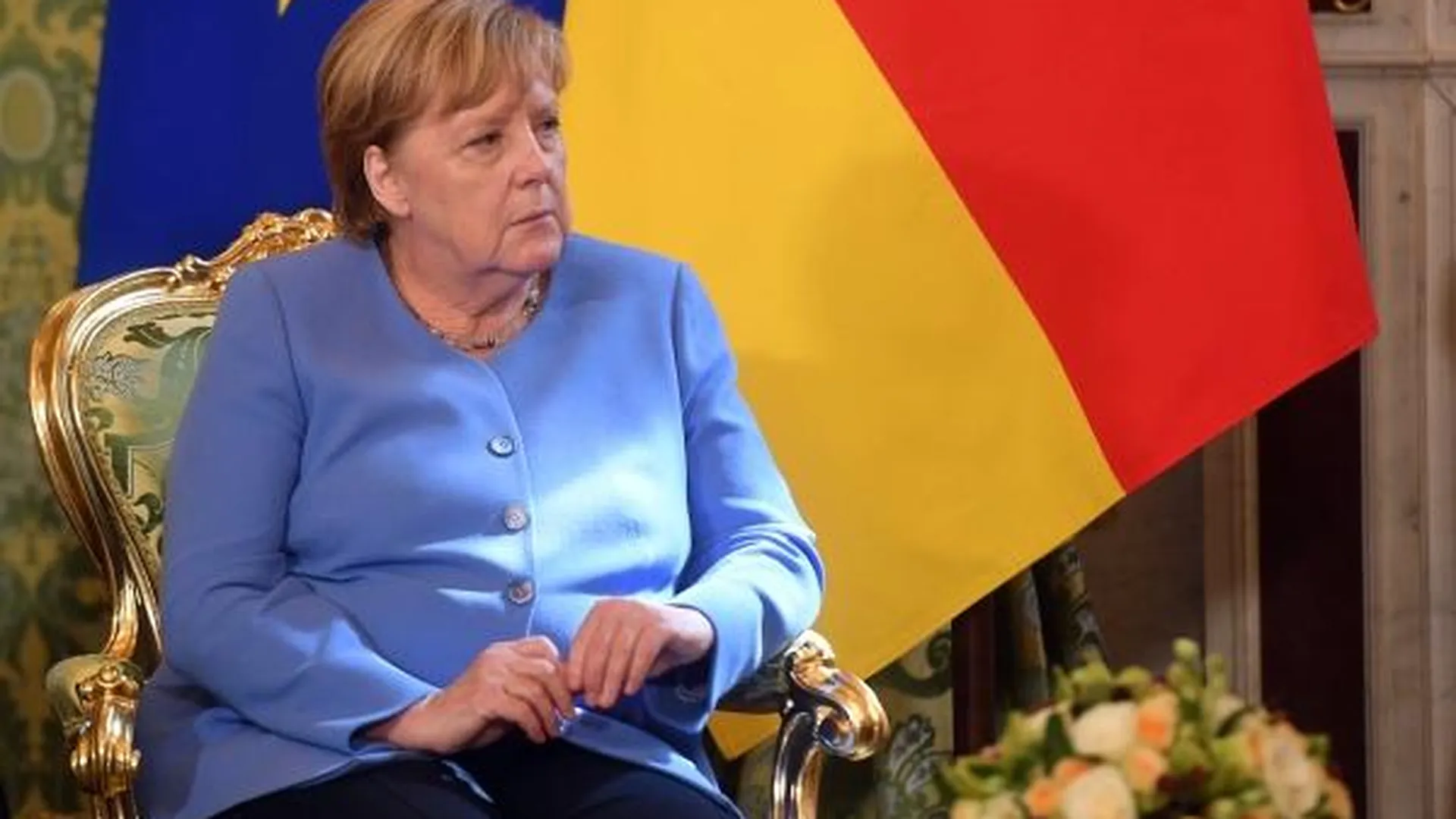 Муж Ангелы Меркель оставил ее без зонта под дождем. Правила этикета в Германии изменились?