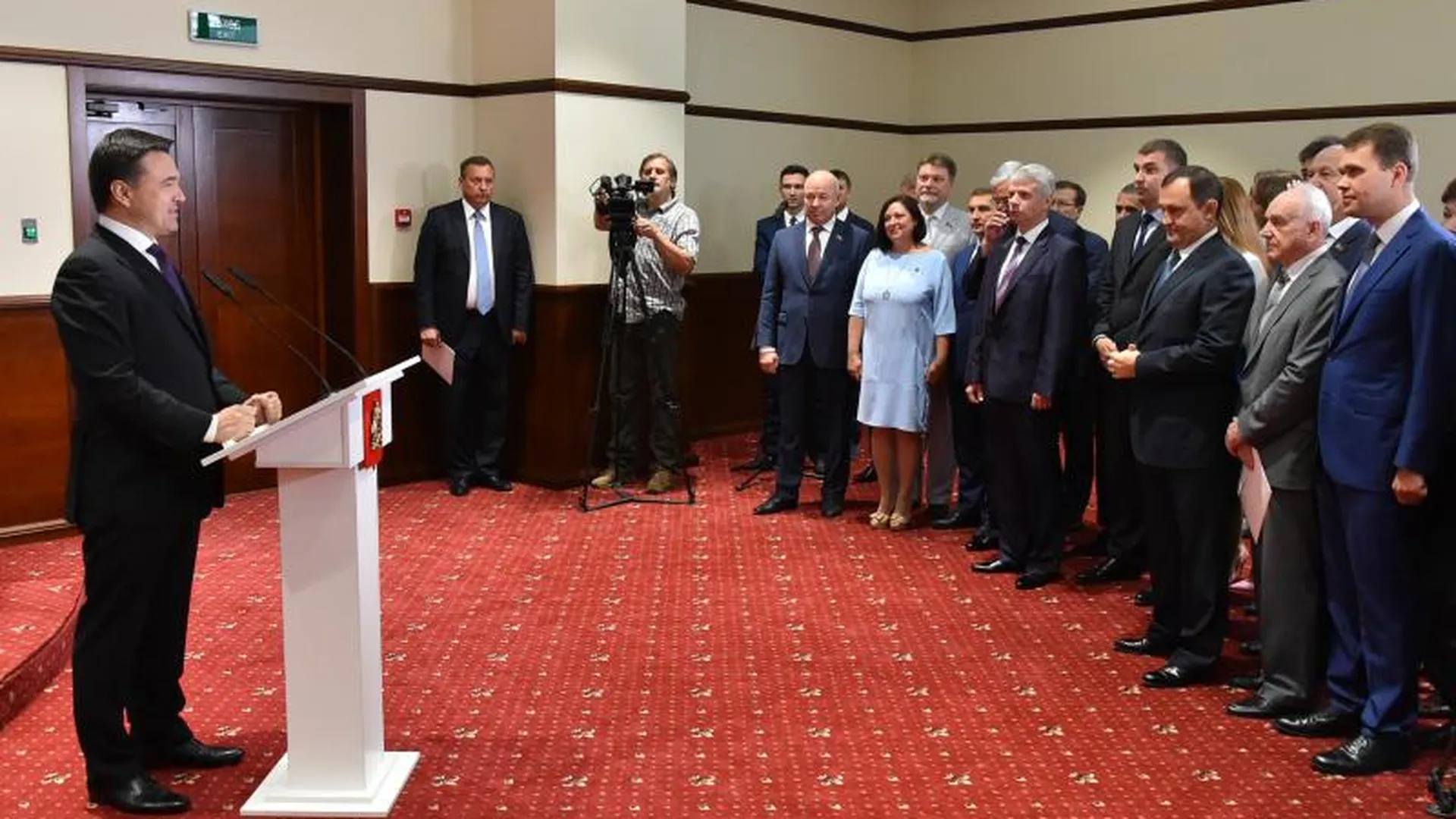 Губернатор наградил подмосковных парламентариев знаками отличия