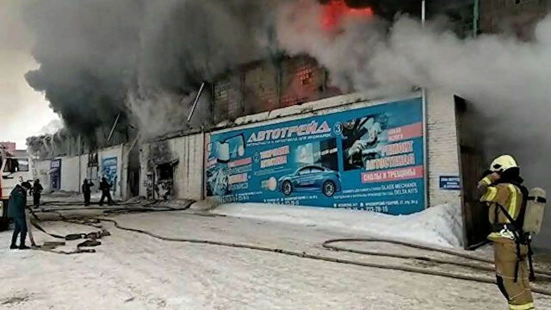 Люди, пропавшие в дыму. Главное о пожаре на автоскладе в Красноярске