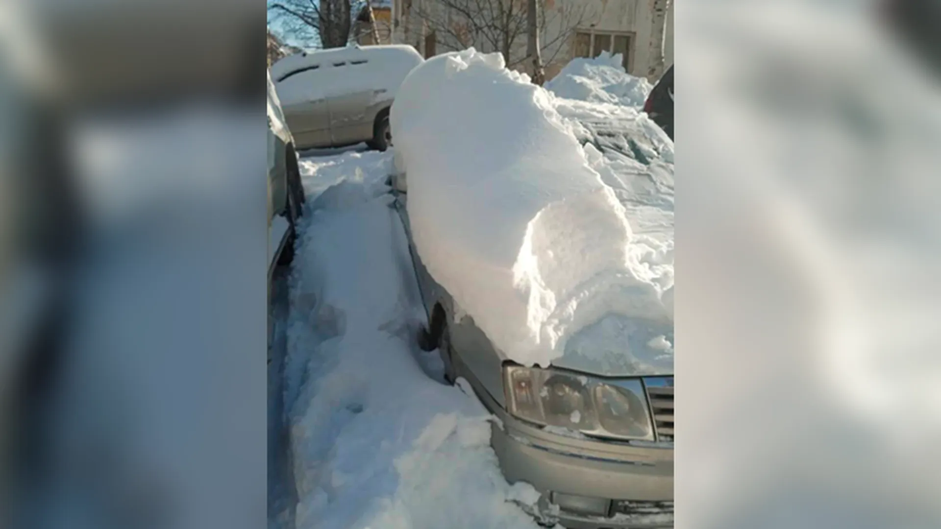 «Найти машину — целый квест»: местные рассказали об экстремальной погоде на Курилах и Сахалине