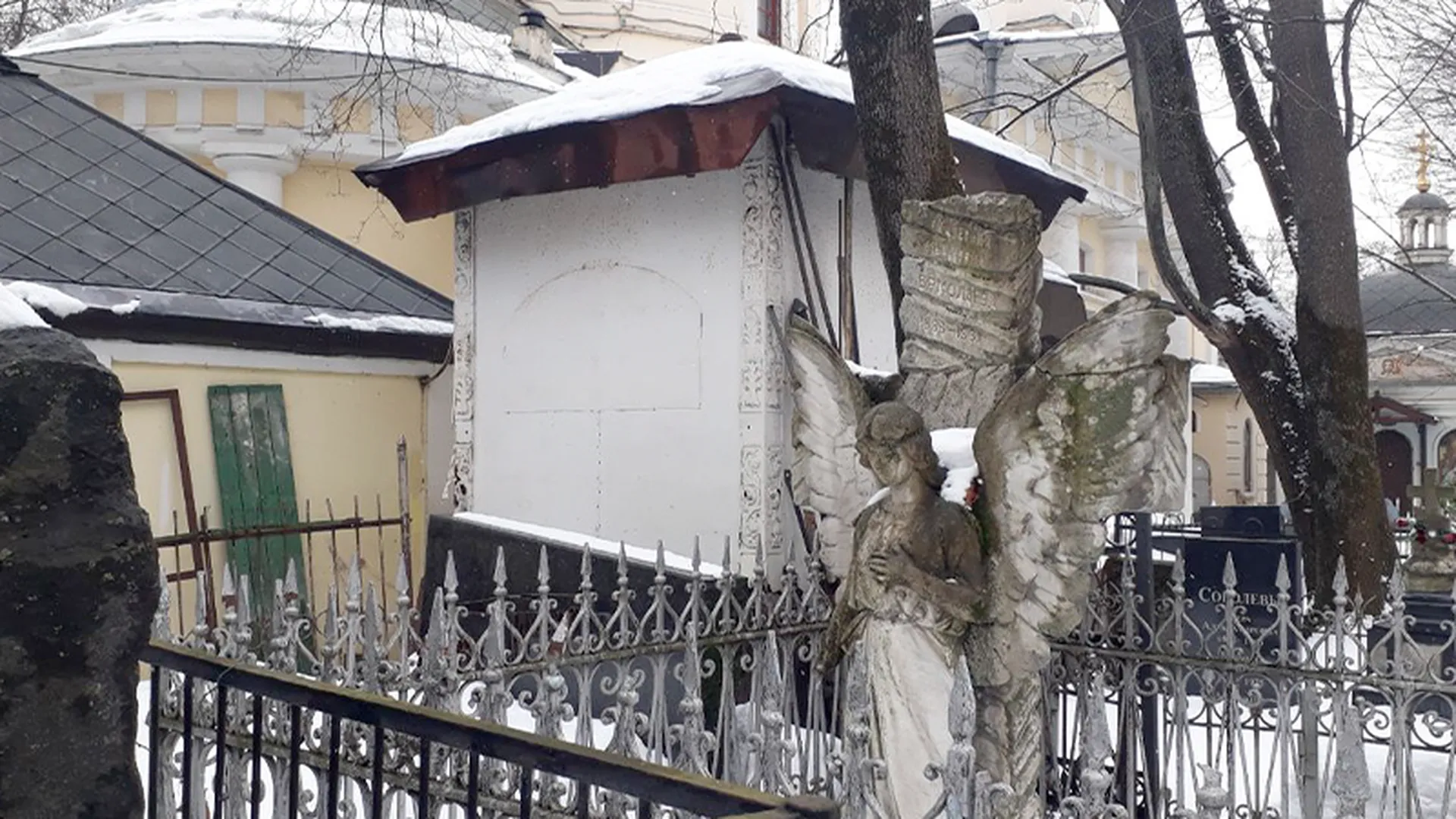 Из склепа на Ваганьковском кладбище исчезли останки подмосковного мецената