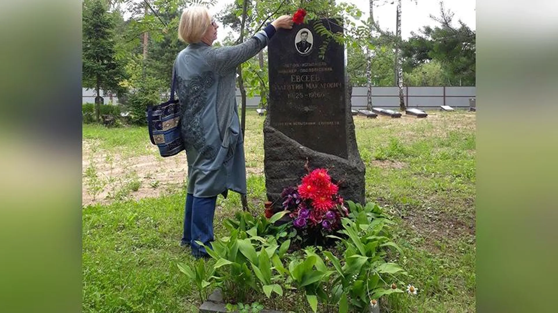 На Чкаловском мемориальном кладбище после реконструкции установили могильные плиты с ошибками