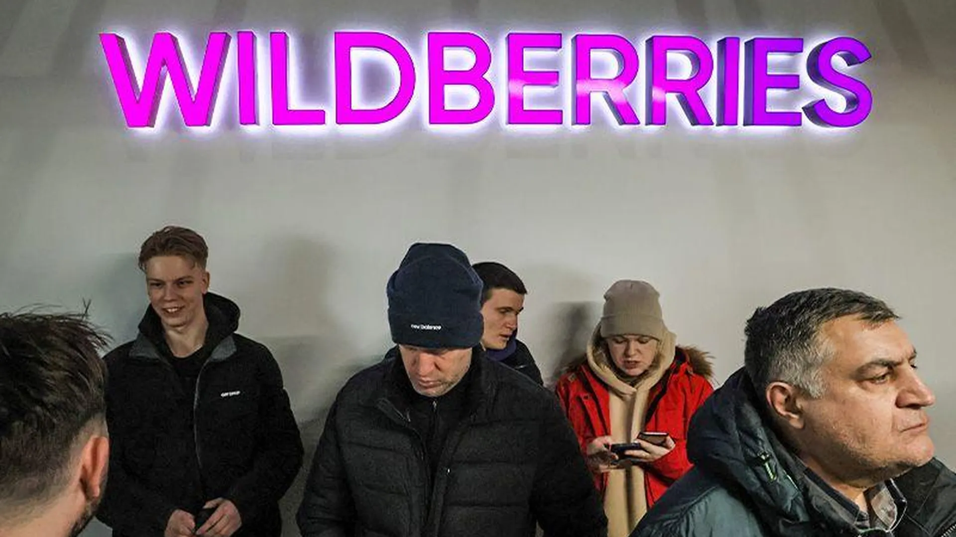 Полмиллиона штрафов, трехэтажный мат и угрозы: сотрудники Wildberries рассказали об ужасах работы