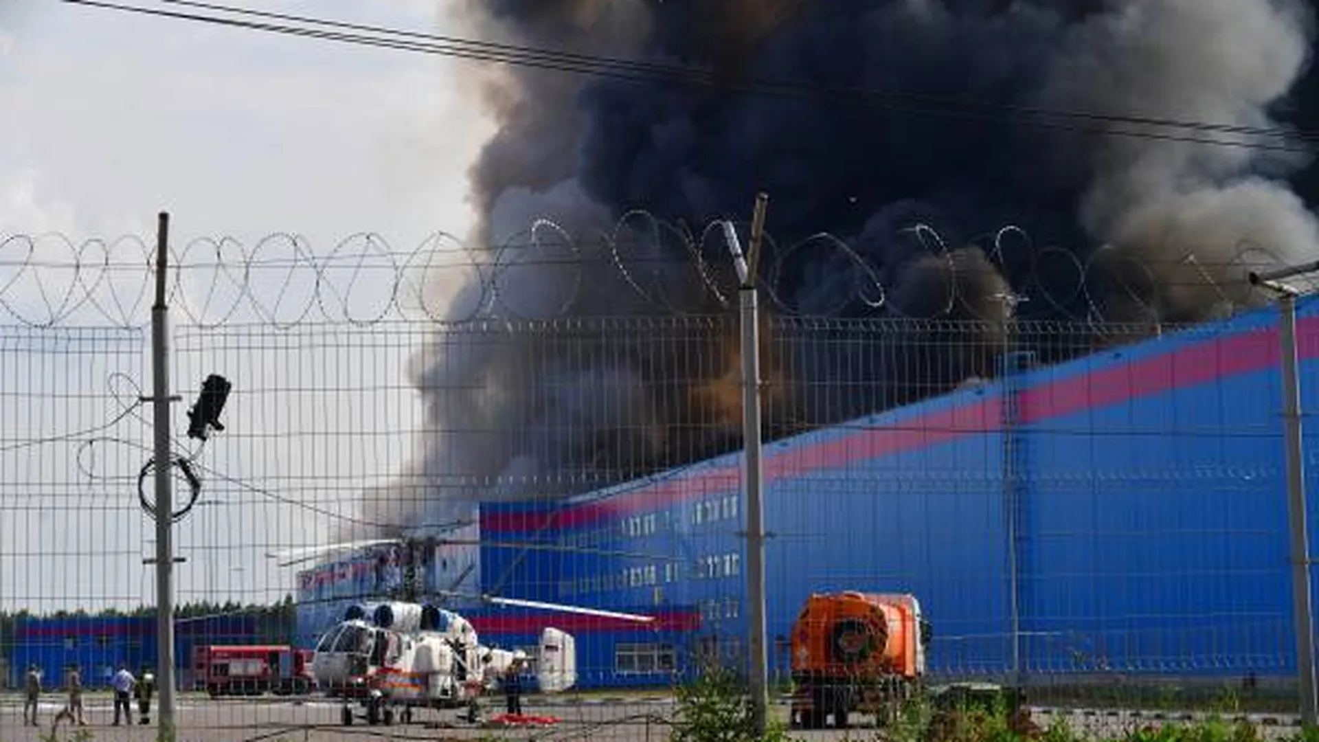 СК завел уголовное дело из-за пожара на складе в Истре