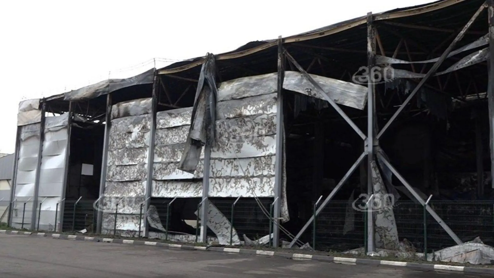 «Там были только строители». Названа предполагаемая причина пожара на складе в Ногинске