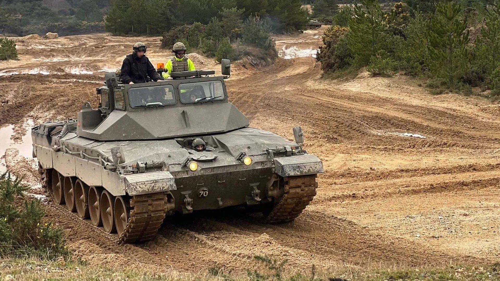 Танк Challenger-2 заглох на Украине: какие еще западные танки опозорились в  ходе СВО? | 360°