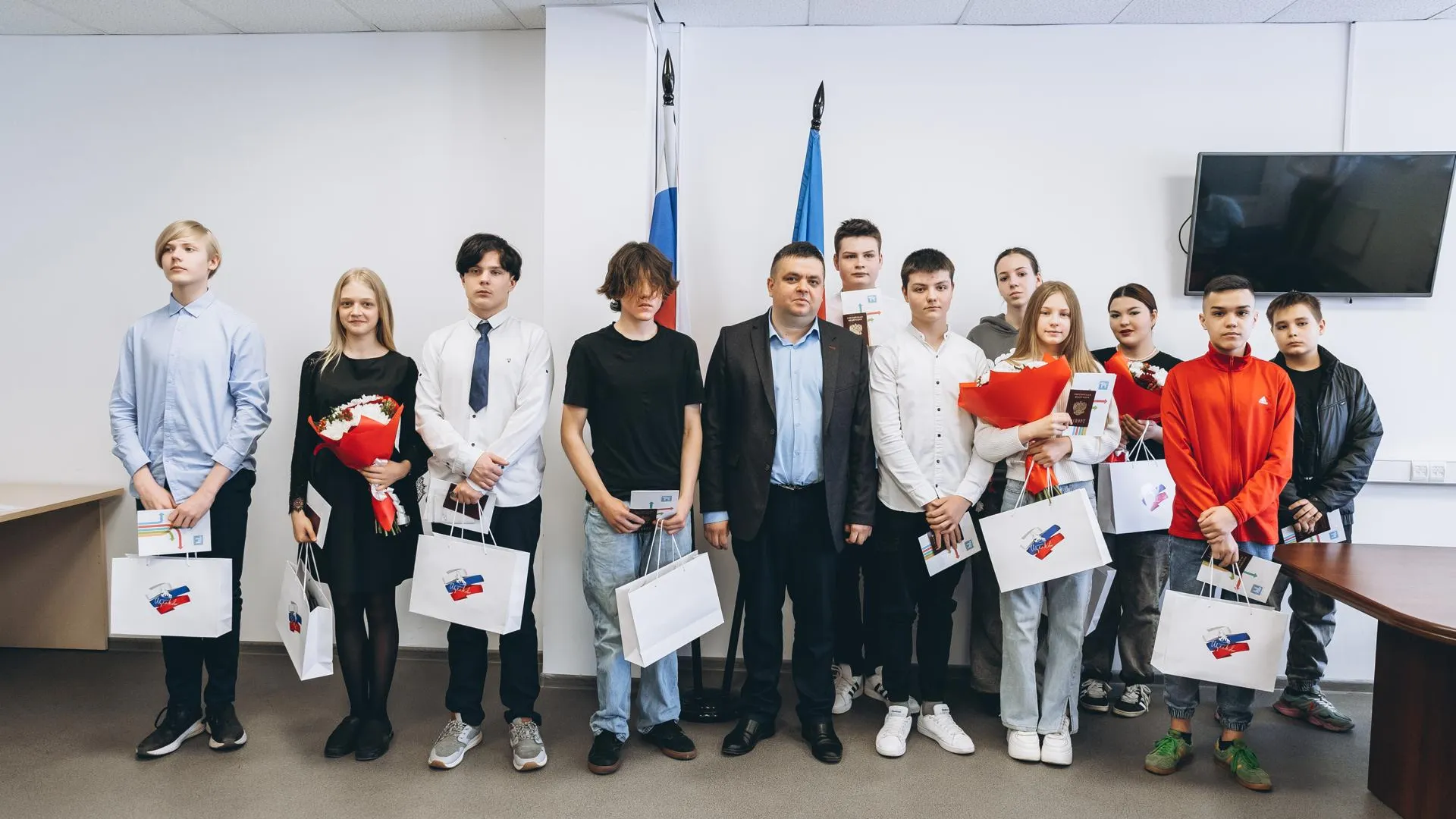 Юные жители Щелкова получили свои первые паспорта в торжественной обстановке