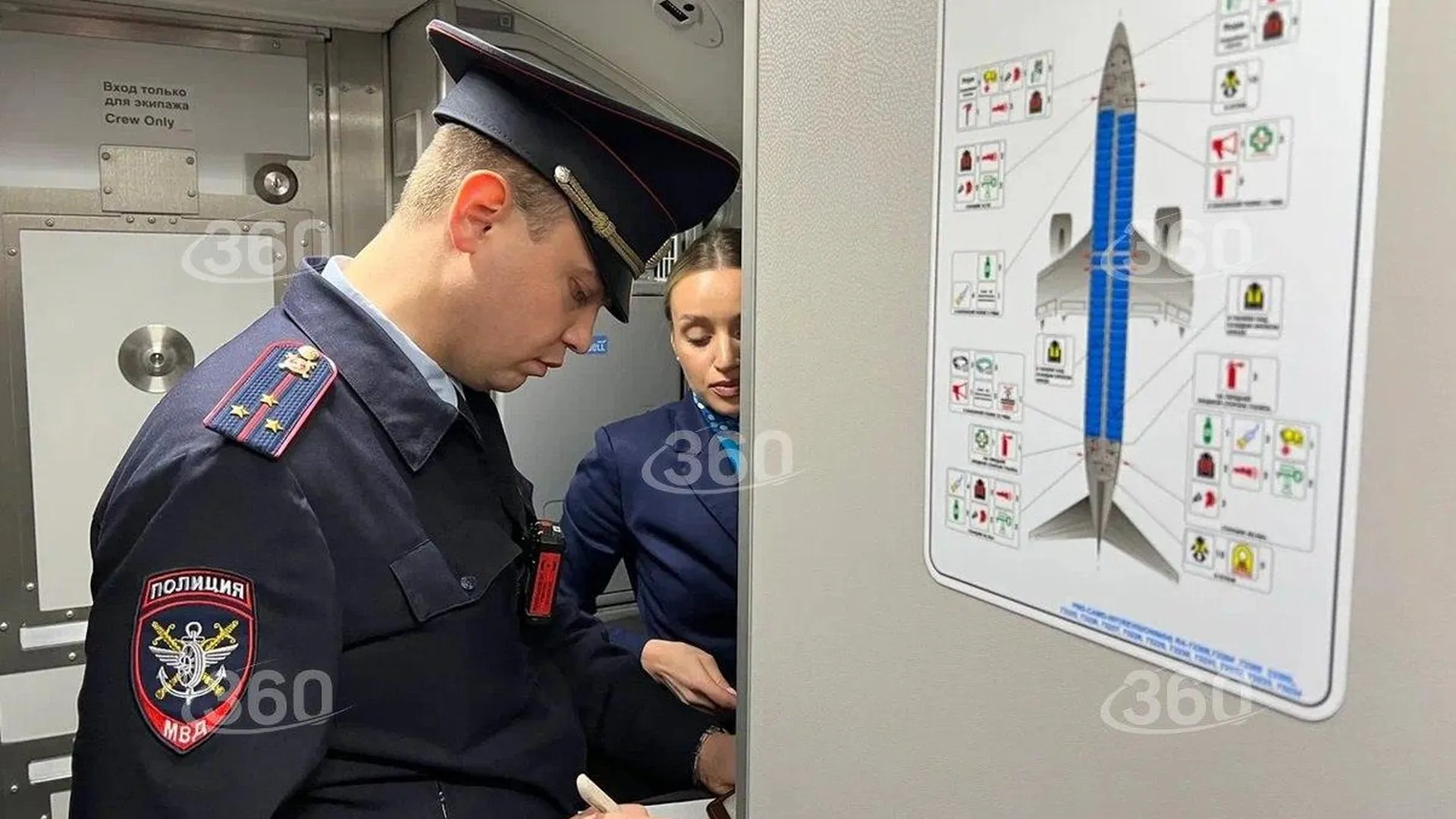«От меня идет запах». Снятый с рейса боец СВО опроверг курение на борту