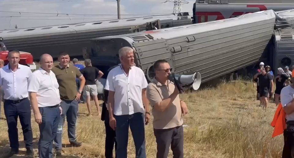 Глава Волгоградской области Бочаров отправился к месту ДТП с поездом и КамАЗом