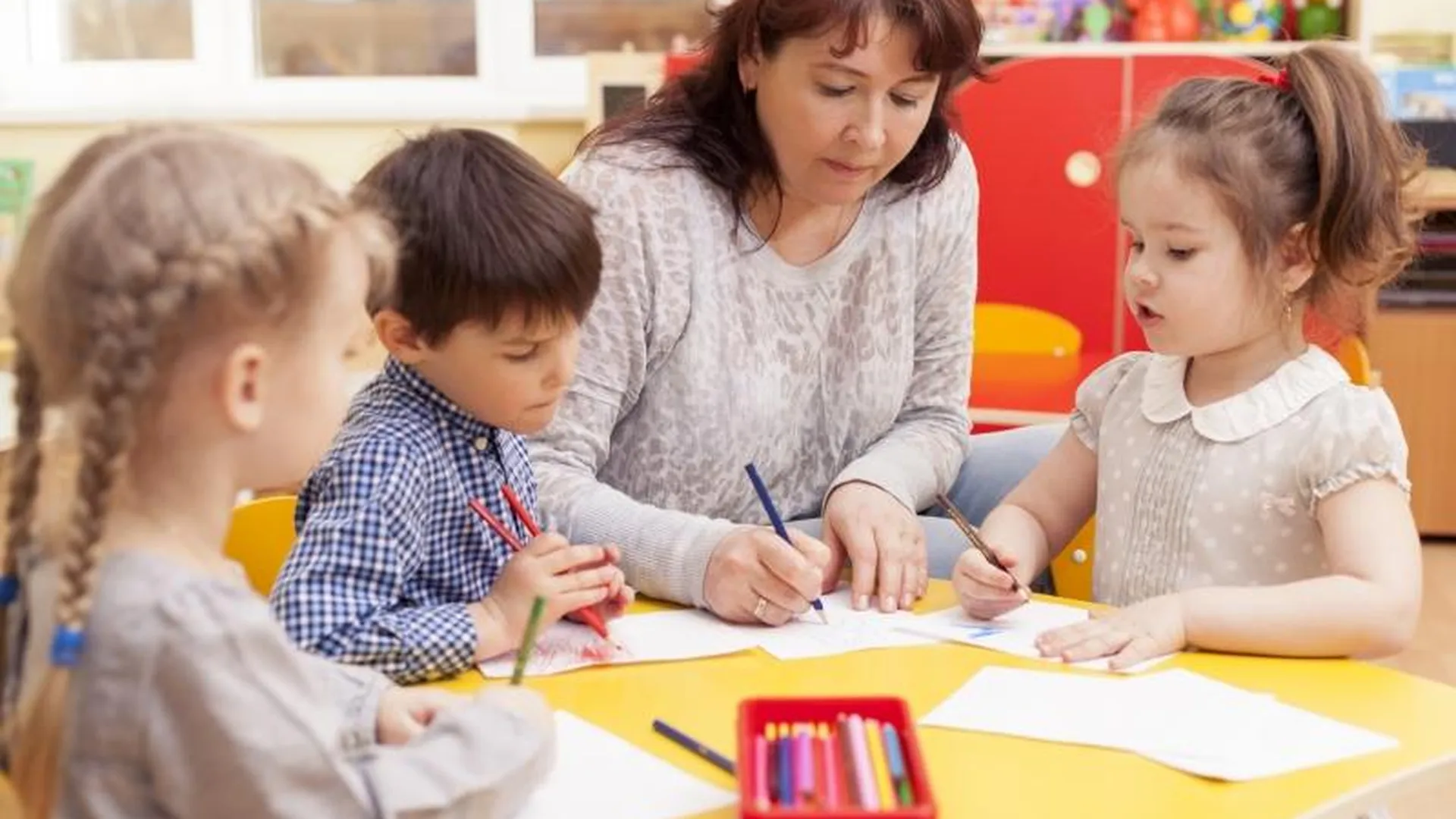 Родителей в Подмосковье научат открывать детские сады на дому 