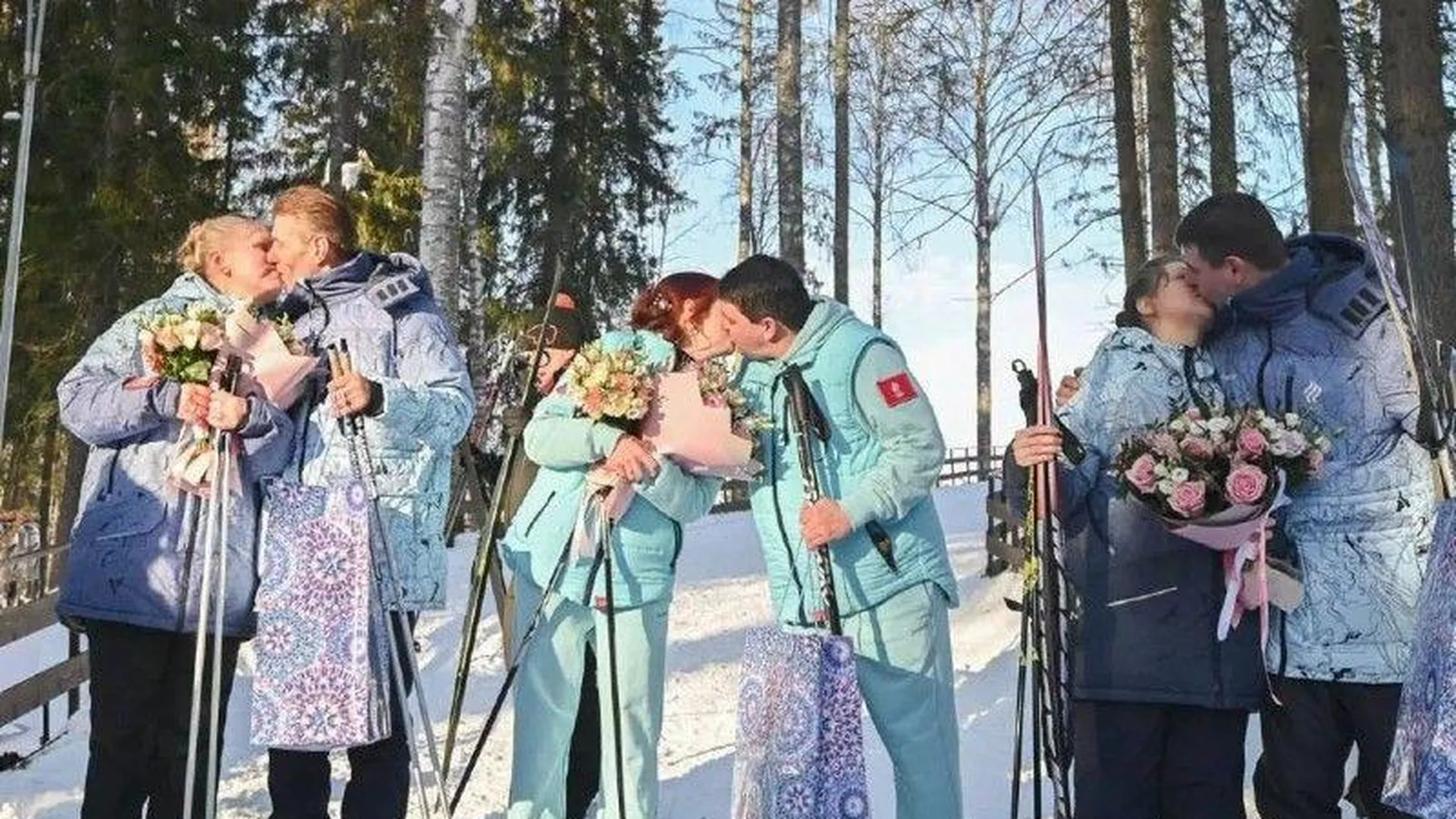 В ЗАГС – на лыжах. Три пары из Подмосковья зарегистрировали брак необычным образом
