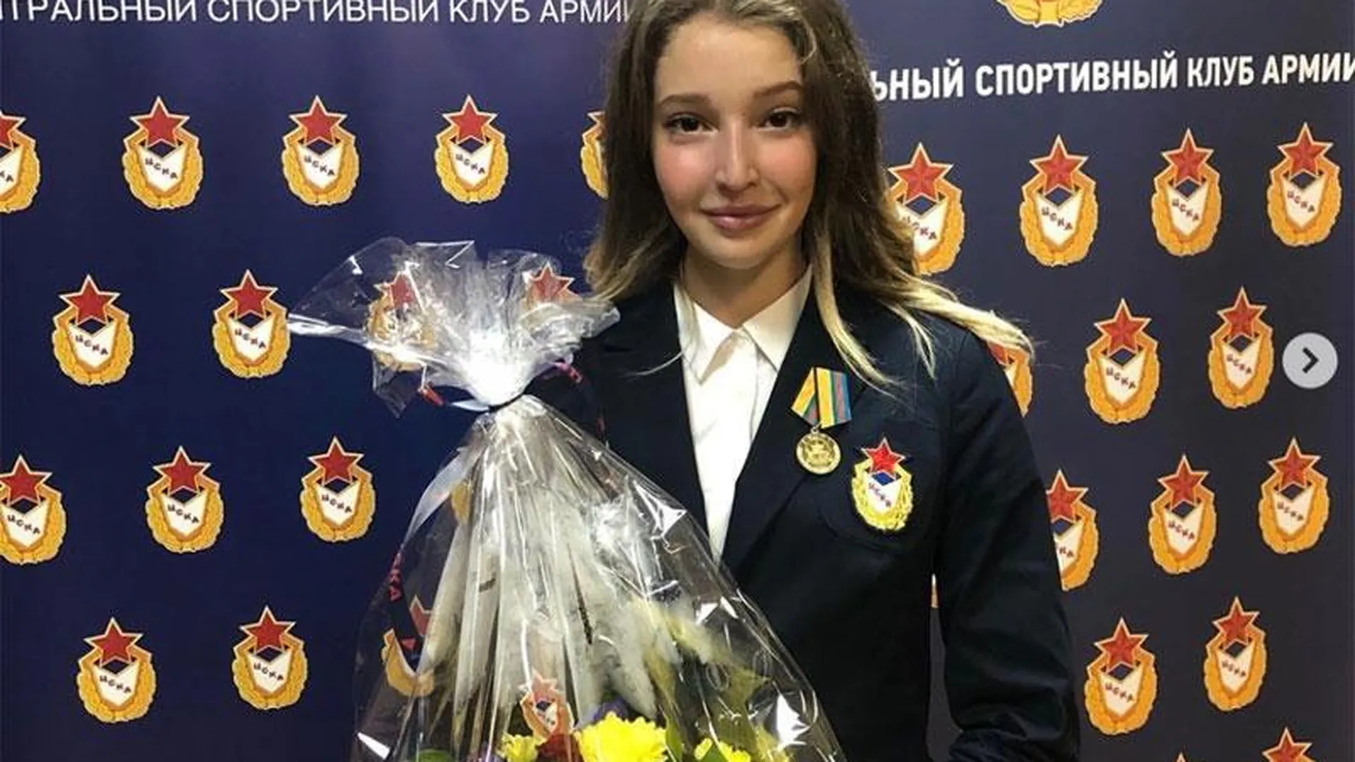 Фигуристка Сотскова получила от Министерства обороны медаль
