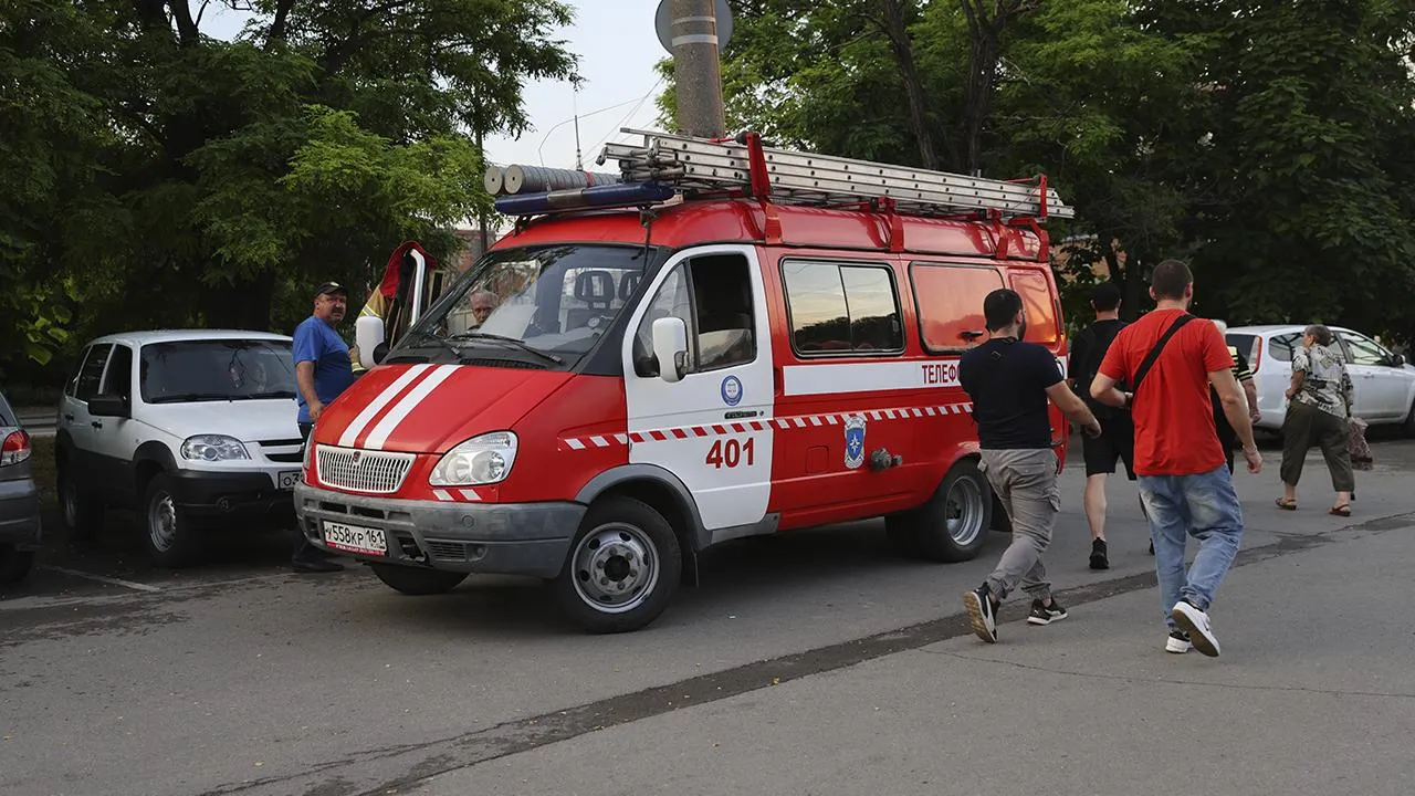 В Хабаровске подросток повис на третьем этаже жилого дома