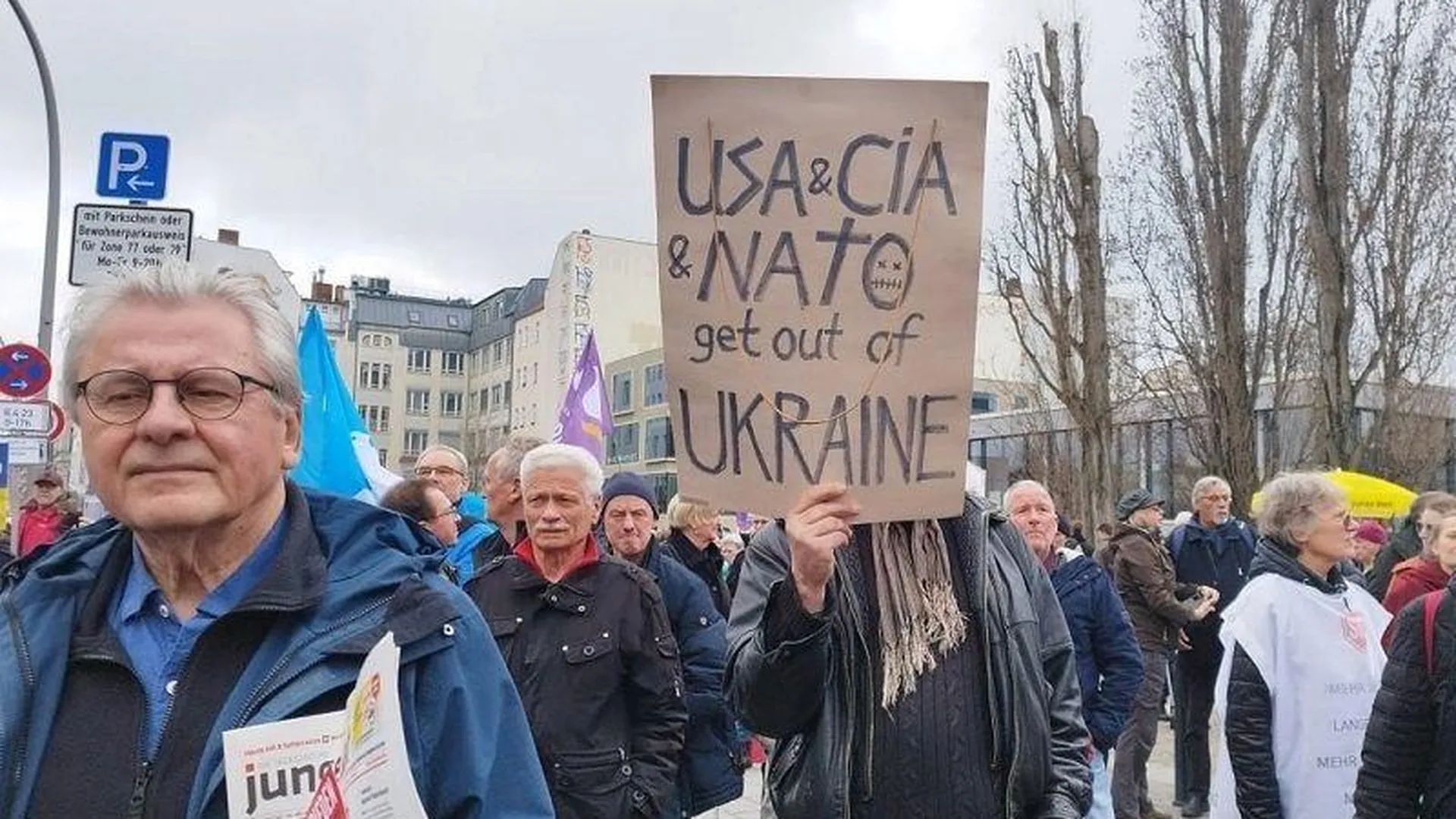 Выяснилось, почему немцы вышли на митинги против поставки оружия Украине