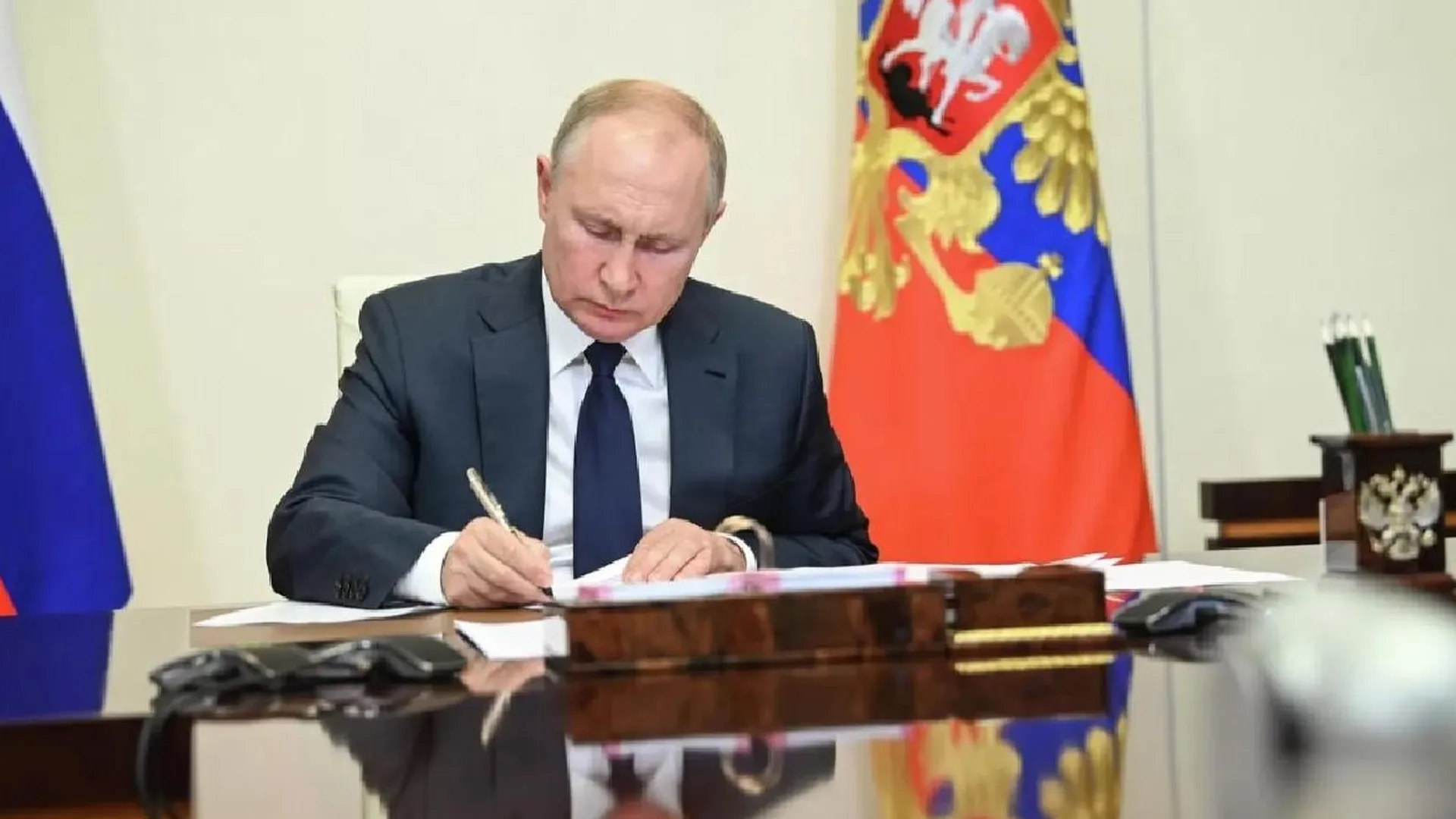Путин подписал законы, упрощающие изменения статусов участников СВО