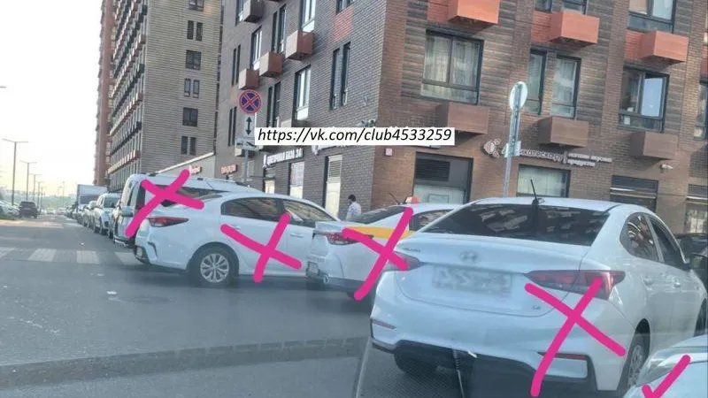 Таксисты-нелегалы оккупировали парковку жилищного комплекса в Котельниках