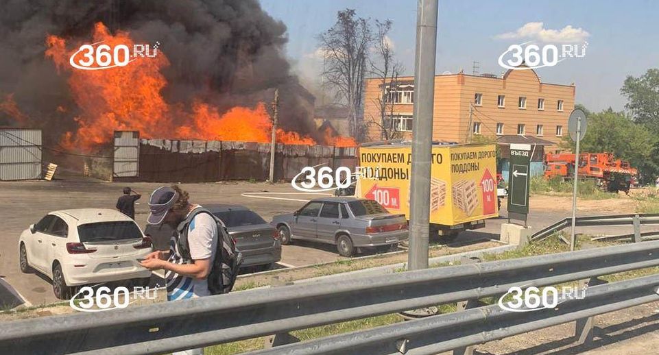 Источник 360.ru: склад с деревянными поддонами загорелся недалеко от «Сколкова»