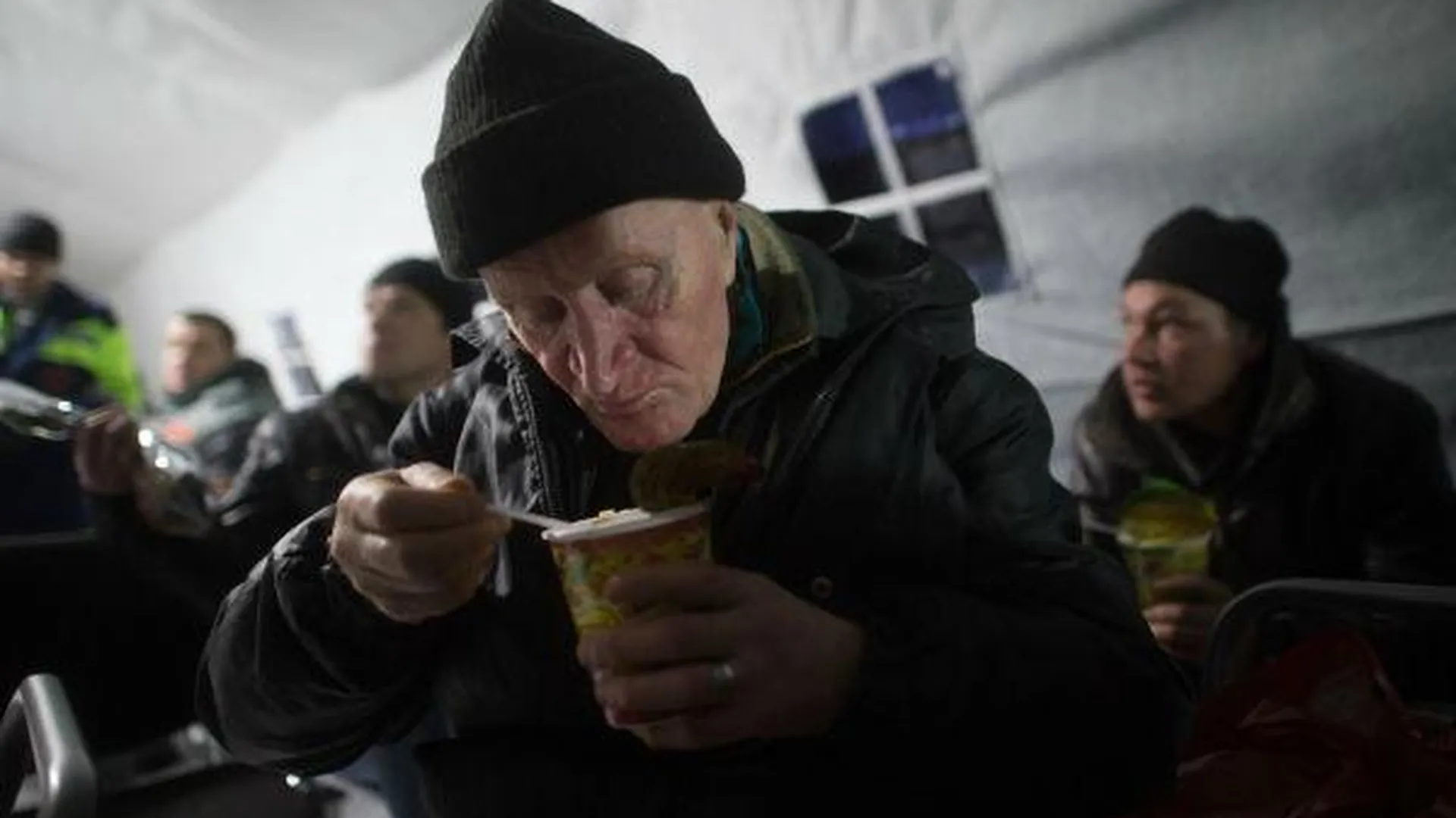 Соцработники Подмосковья в 2014 году помогли почти 160 бездомным