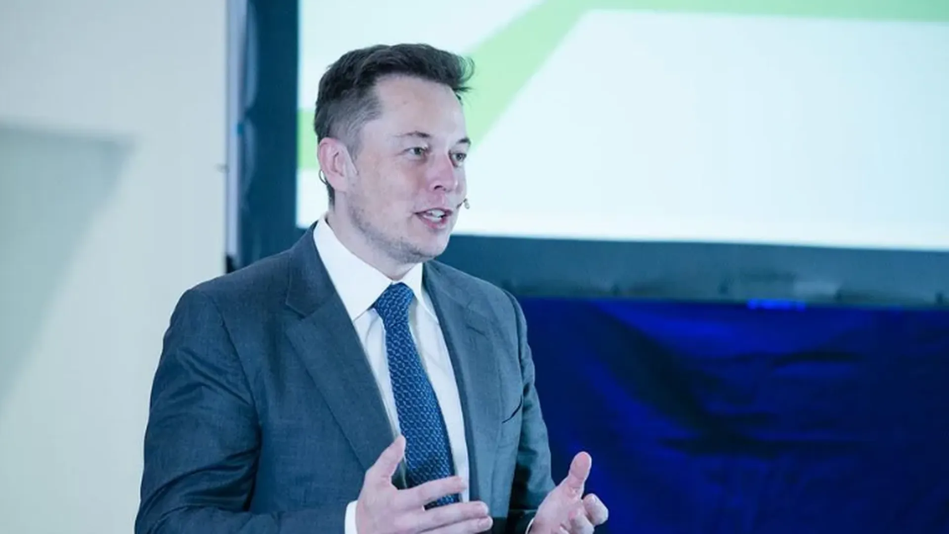 Маска обвинили в преувеличении возможностей автопилота Tesla ролика