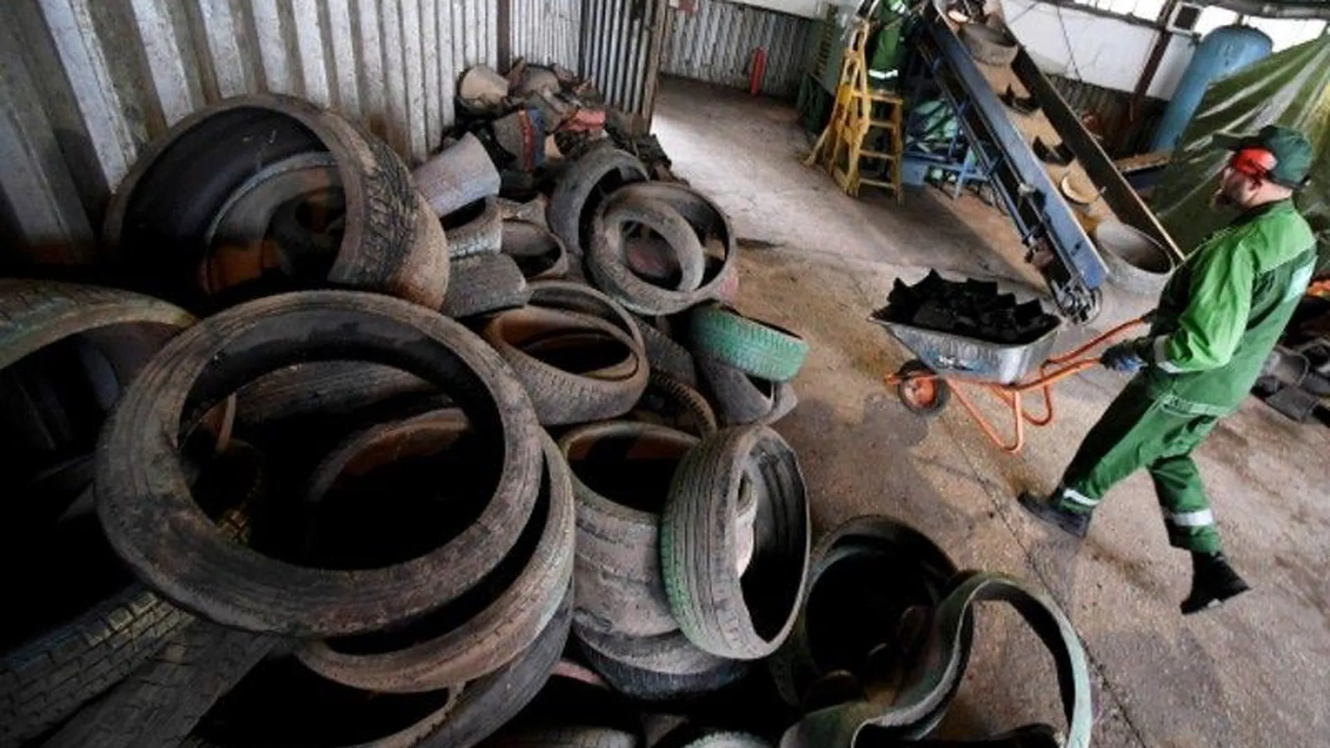 Жители Власихи с начала года сдали на переработку 18 тонн старых шин
