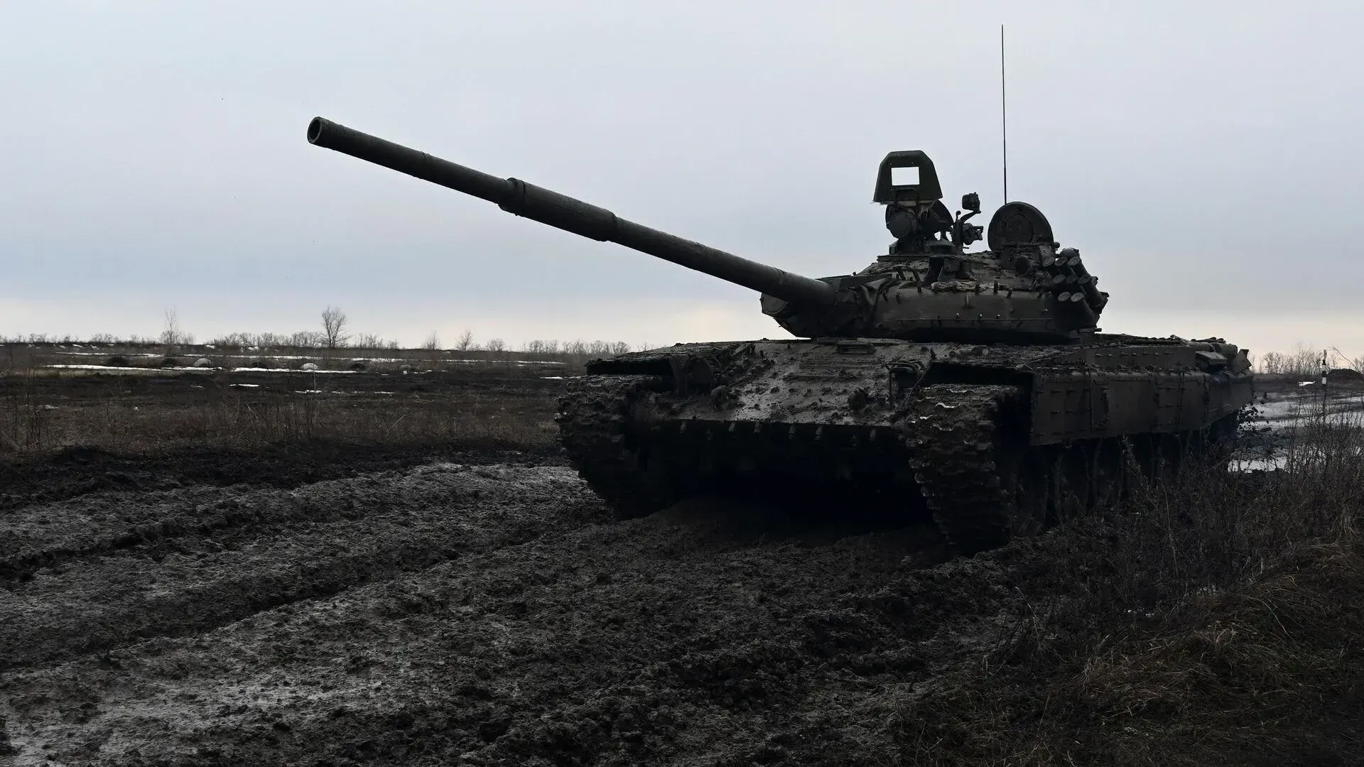 Российский танк Т-72 уничтожил отряд ВСУ в лесах Кременной