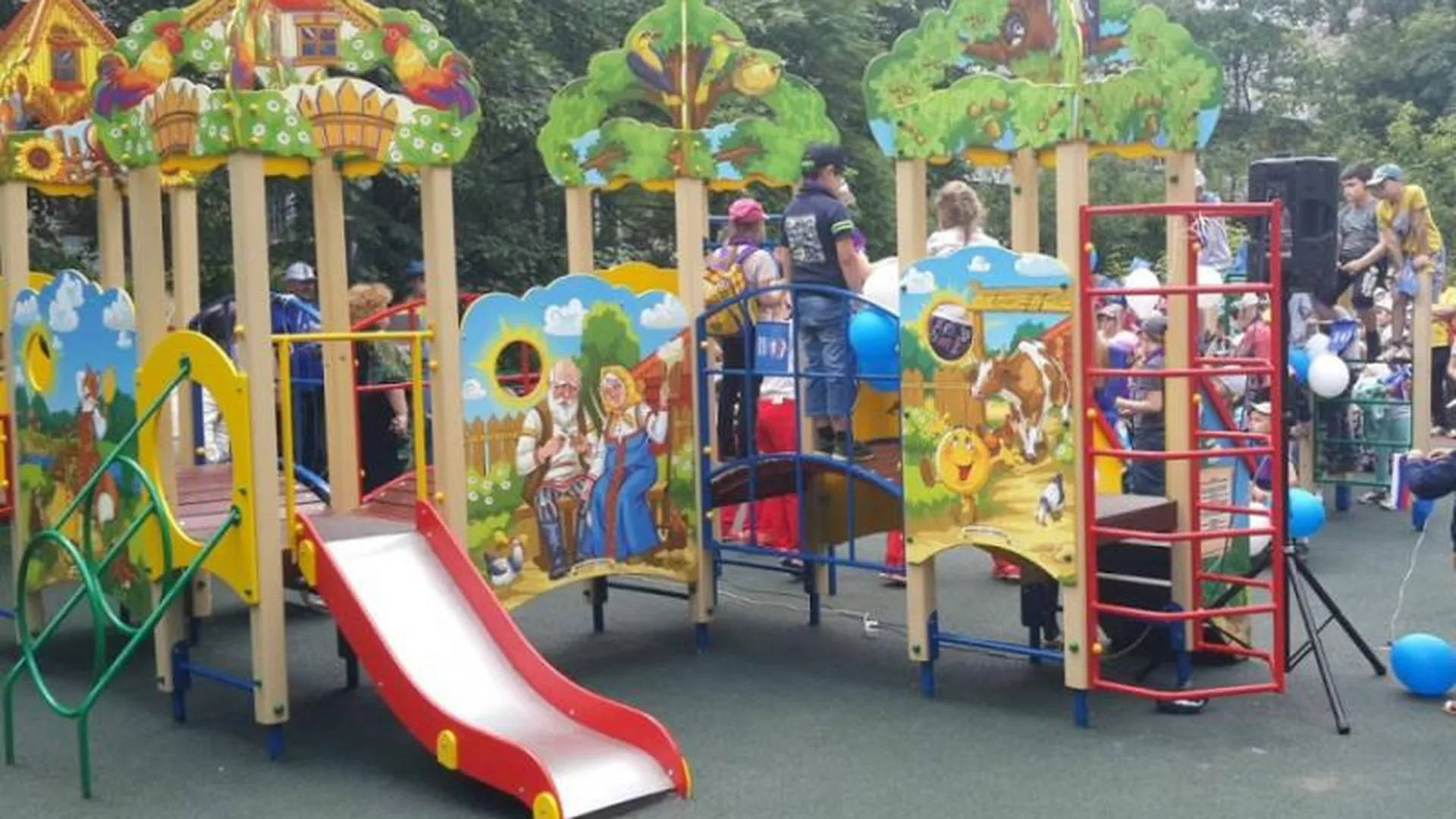 Детские площадки активно строятся в Подмосковье - зампред