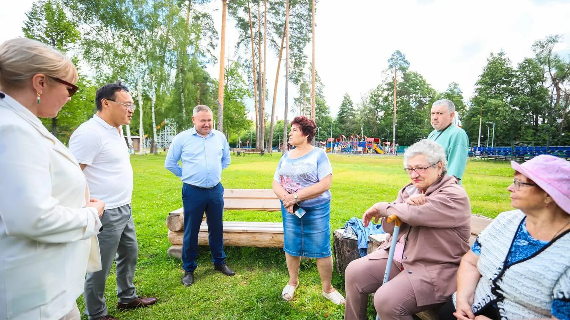 Главный врач Шатурской областной больницы встретился с жителями в парке