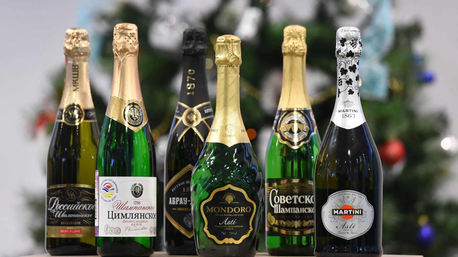 Нарколог Шуров пояснил, почему любители шампанского также являются алкоголиками