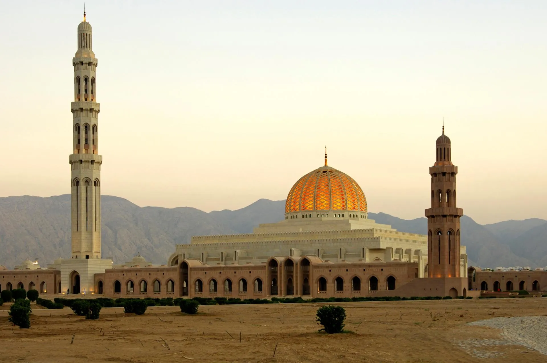 Большая мечеть султана Кабуса, Маскат, Оман. Guenter Fischer