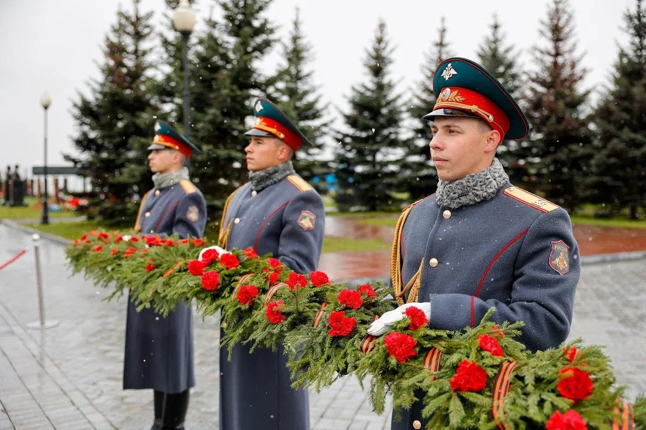 Митинг к 9 Мая провели у военного мемориала в Мытищах | 360°