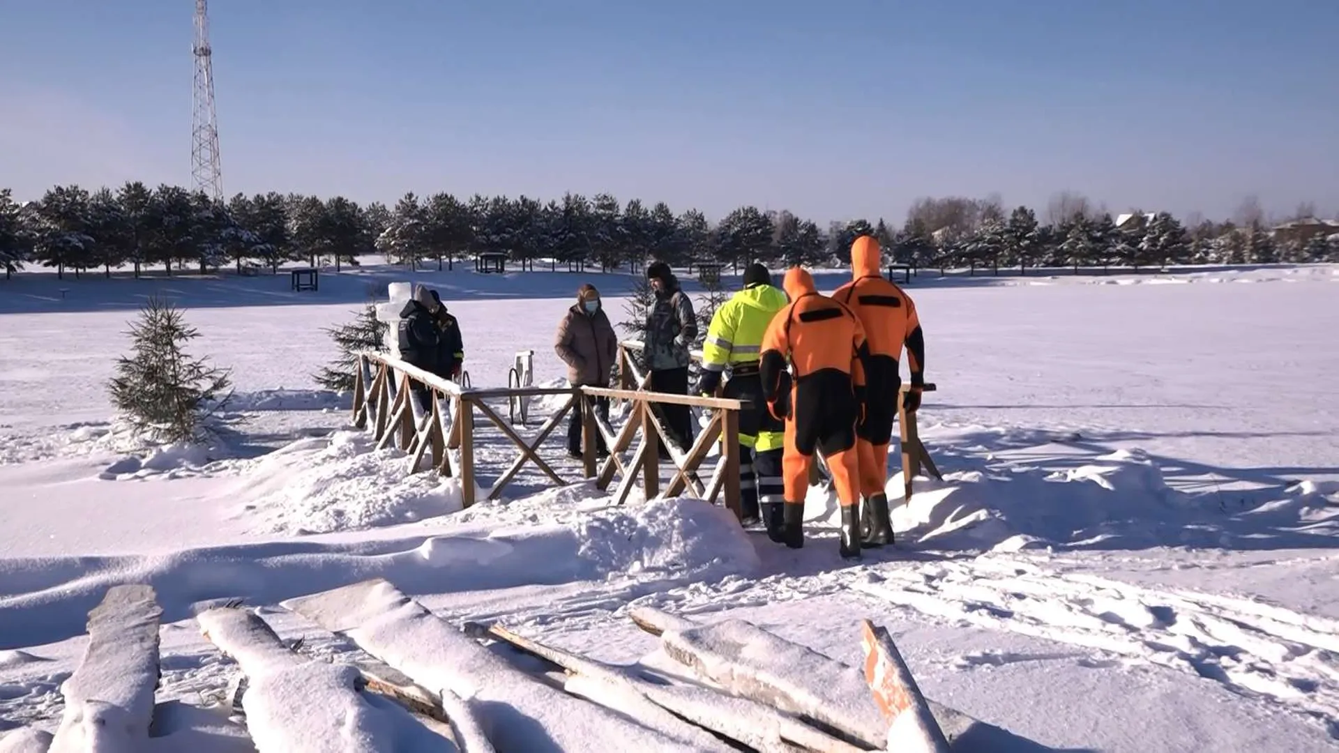 Волонтеры-спасатели будут дежурить на крещенских купаниях в Подмосковье