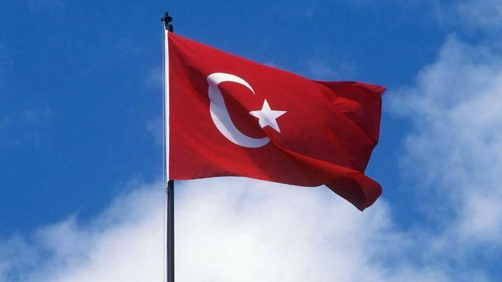 Турки просят правительство отменить футбольный матч из-за угрозы взрыва