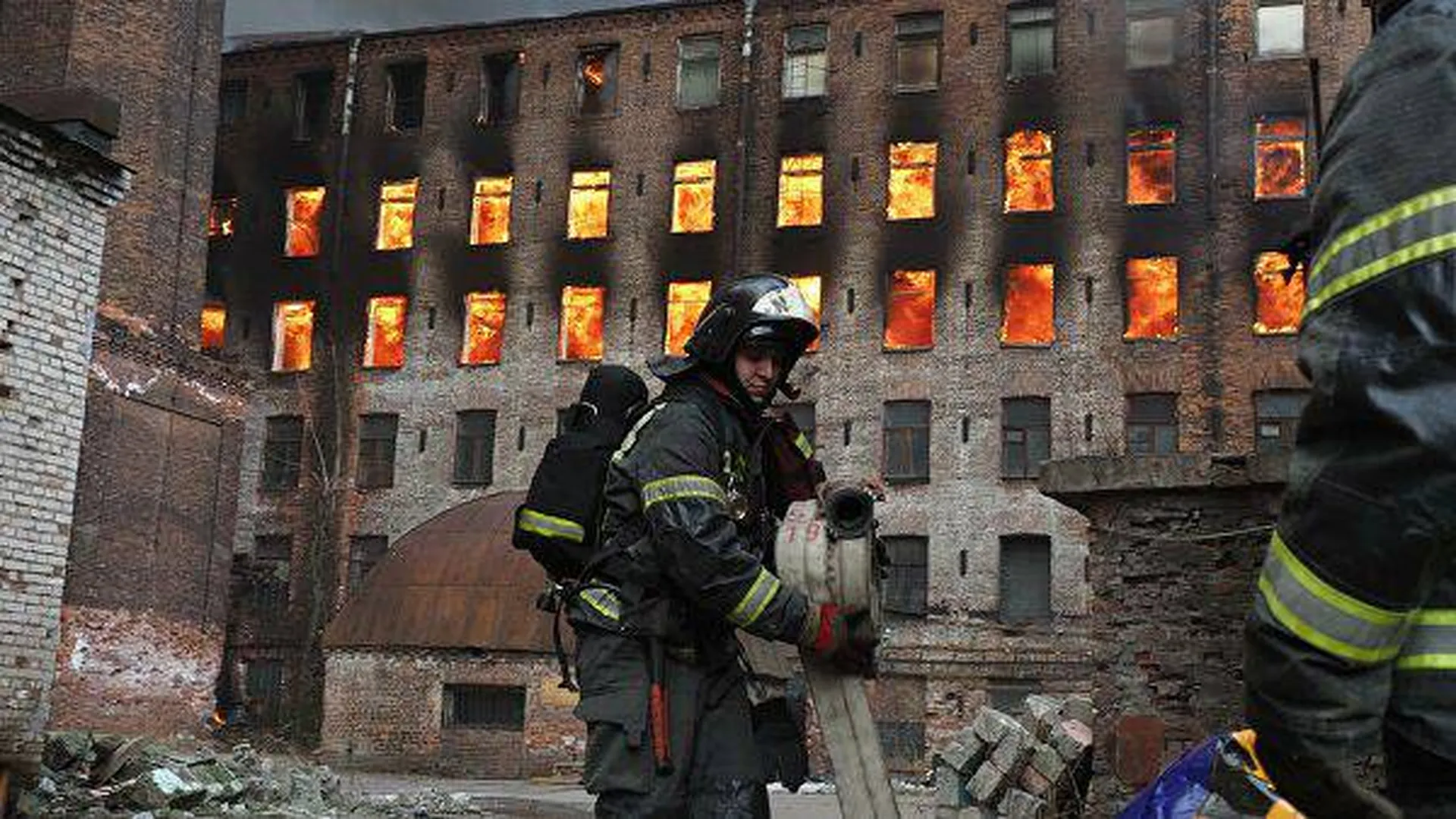 Предварительной причиной пожара на «Невской мануфактуре» назвали поджог