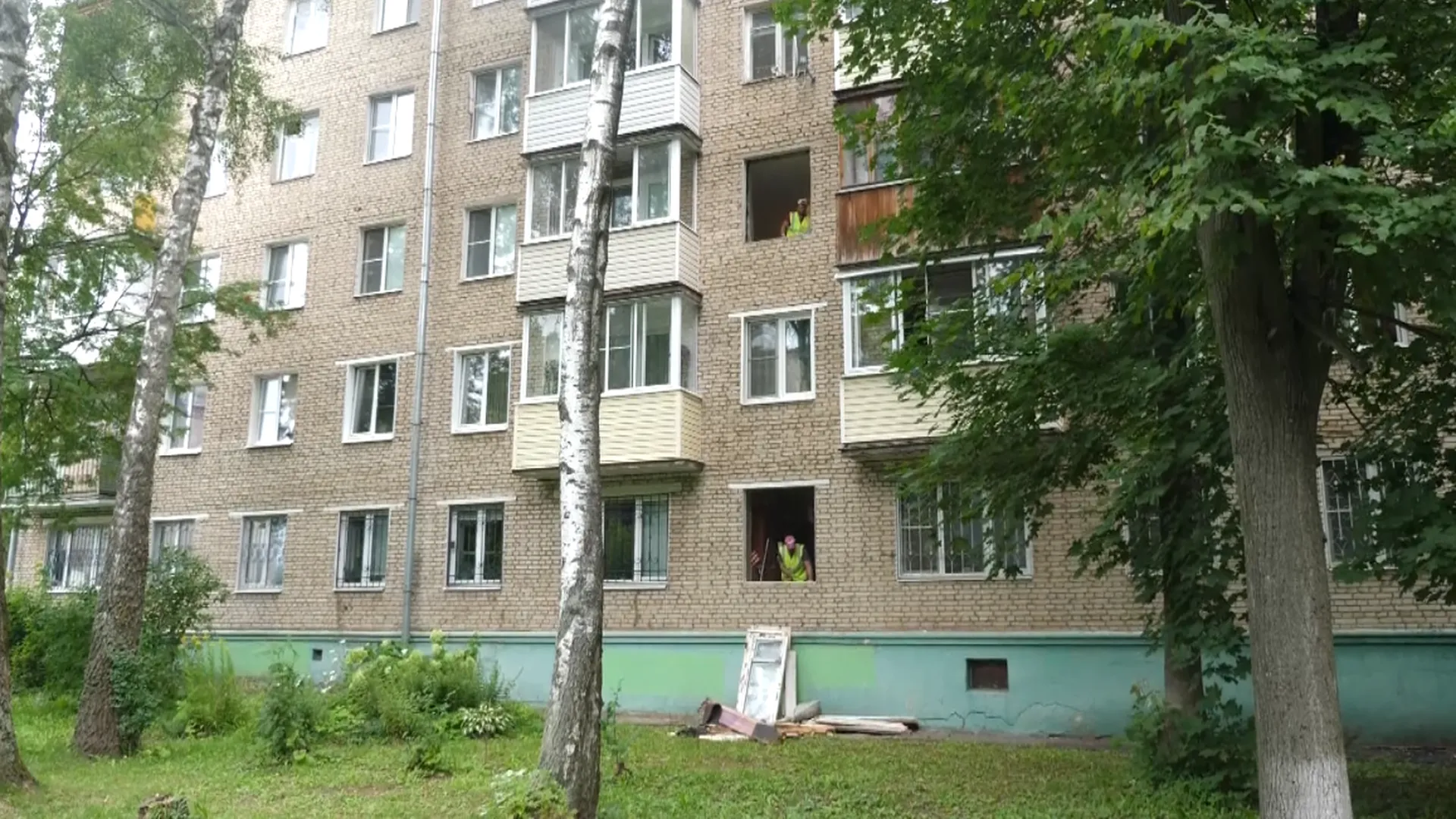 Замену окон в Сергиевом Посаде после взрыва показали на видео